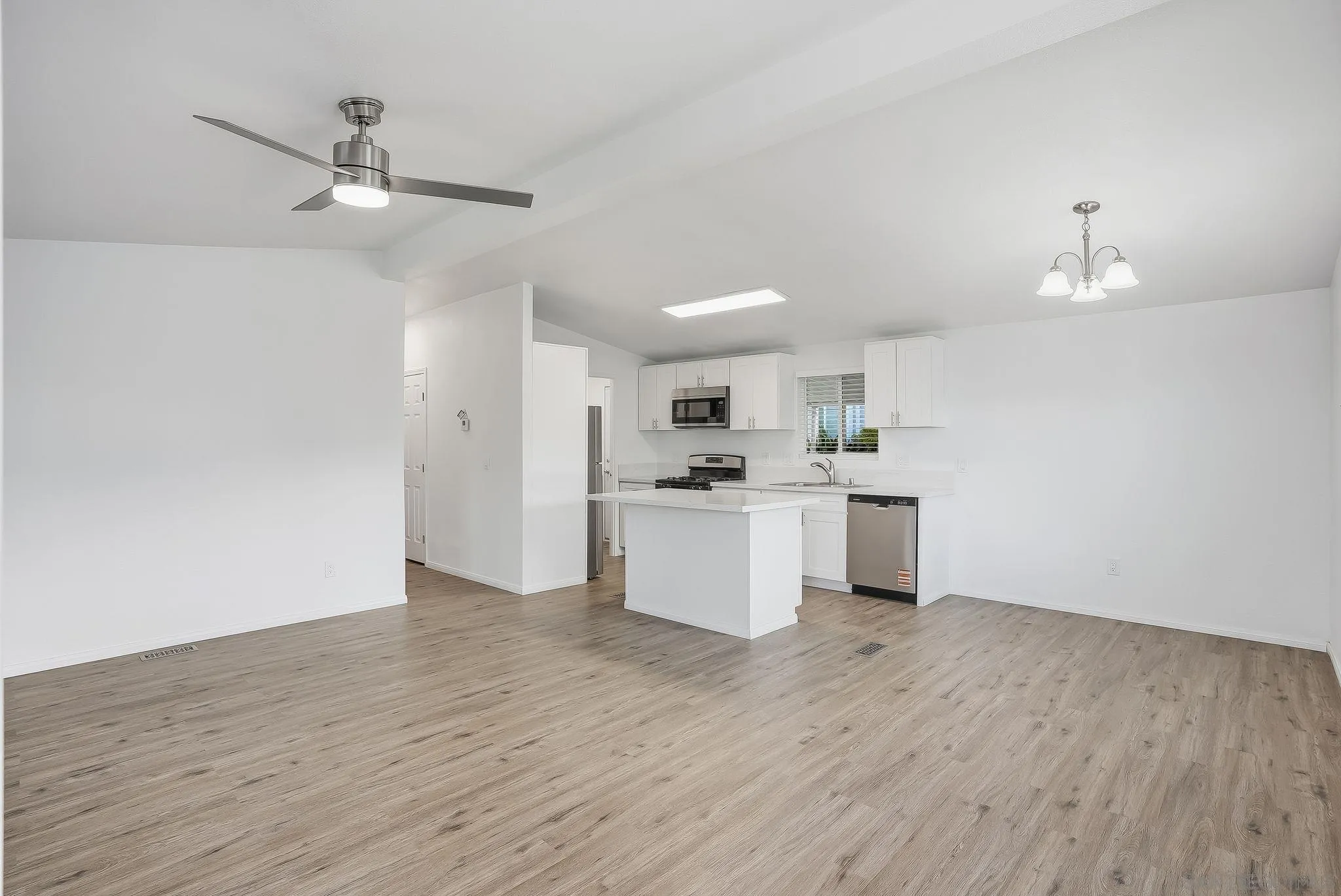 https://cdn.realtyfeed.com/cdn/127/260004090/0dd43676600c53539f062dde64455b3b.webp