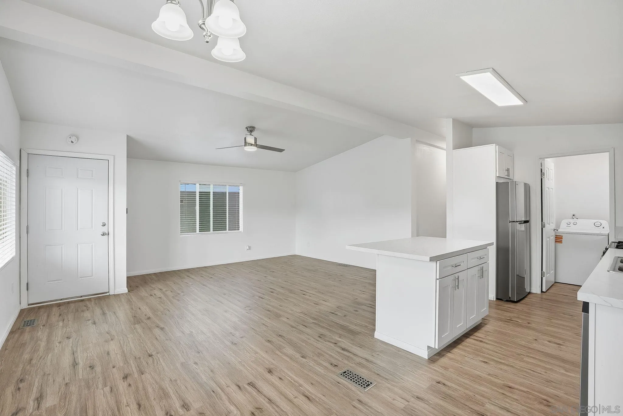 https://cdn.realtyfeed.com/cdn/127/260004090/c8a8309a05653c787d9b7942a40858b0.webp