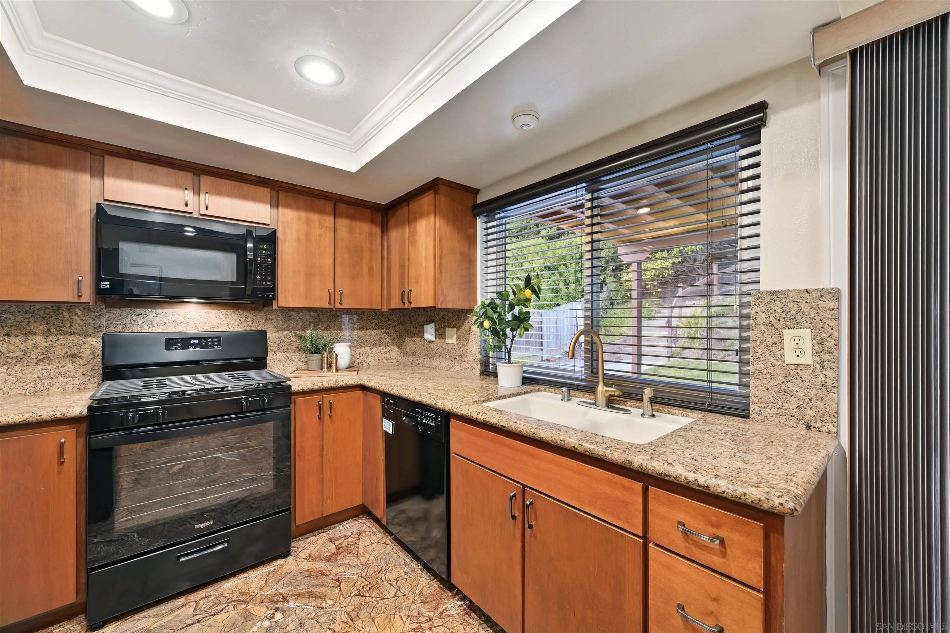 https://cdn.realtyfeed.com/cdn/127/260004095/565db77f287be73efb8a1a353ddaa326.webp