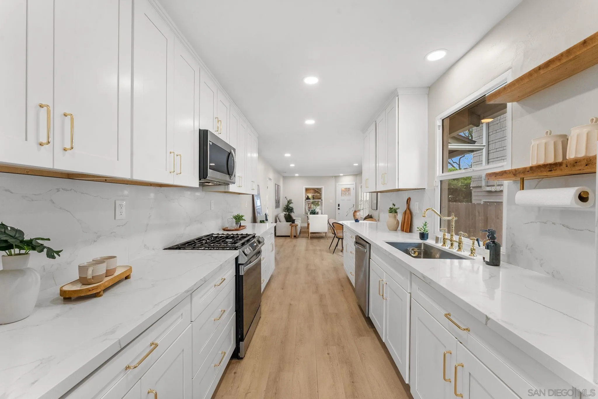 https://cdn.realtyfeed.com/cdn/127/260004100/0d6f0e391644cd7159f9478beeca0a54.webp