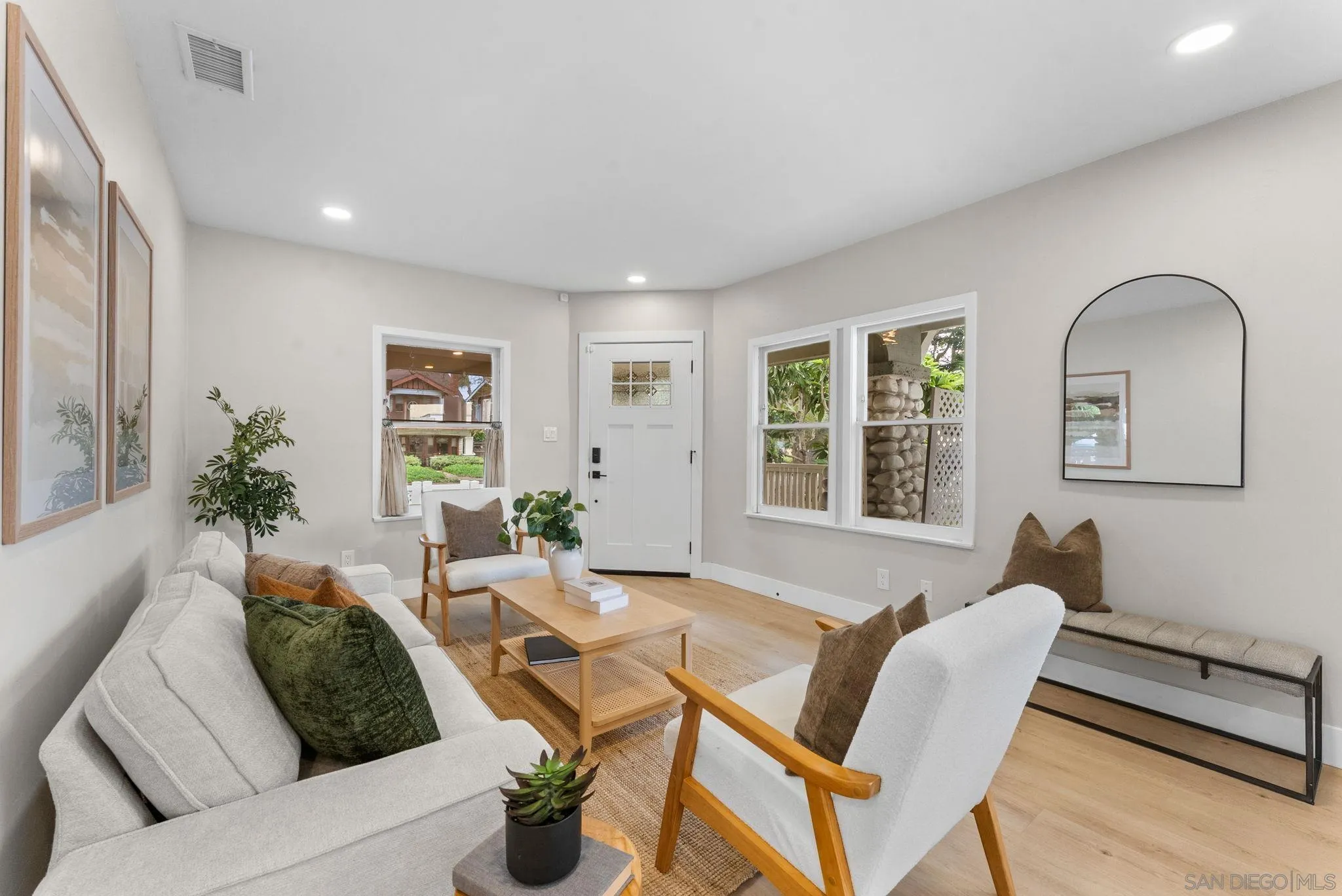 https://cdn.realtyfeed.com/cdn/127/260004100/5c1c32df484ae17684b18f06e5d3613d.webp