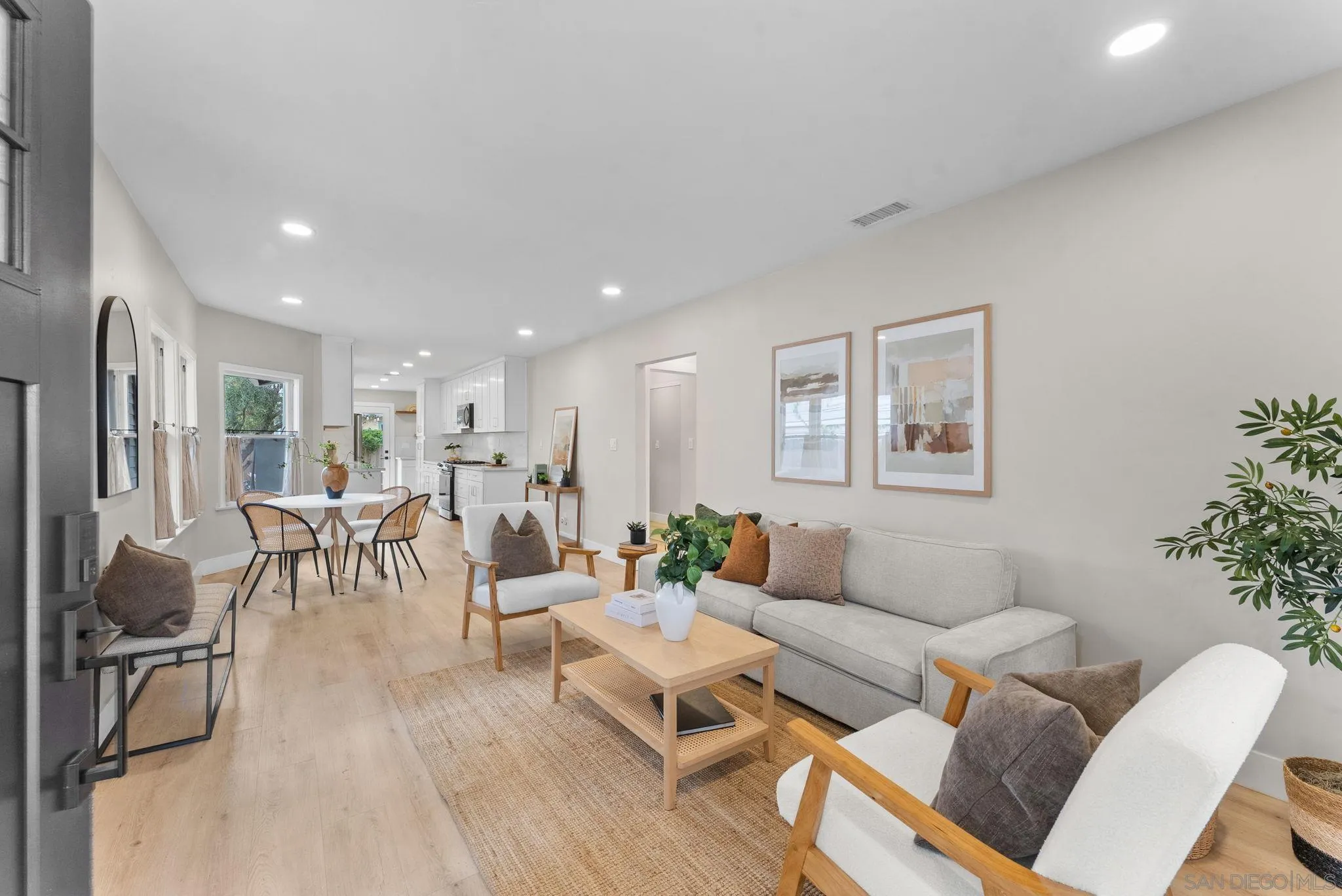 https://cdn.realtyfeed.com/cdn/127/260004100/76a8221e7340d5989415c3d55ba9c33d.webp