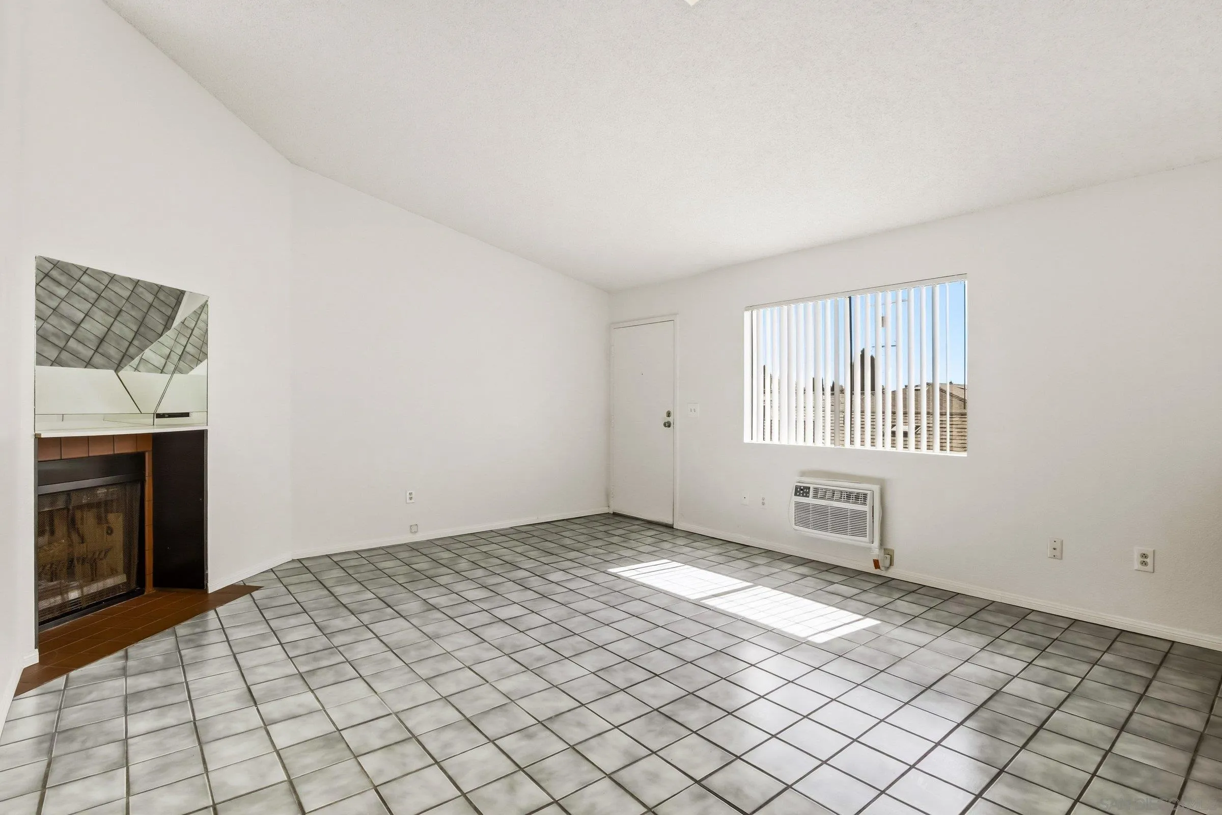 Photo #3: 260004115 Listing: Photo #3