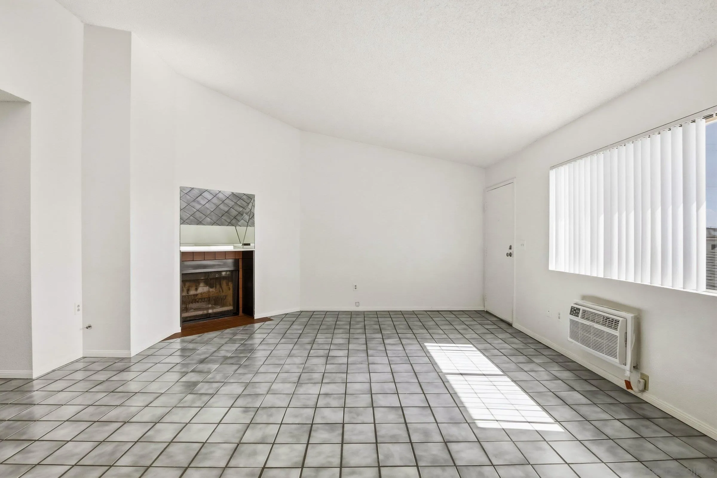 Photo #4: 260004115 Listing: Photo #4