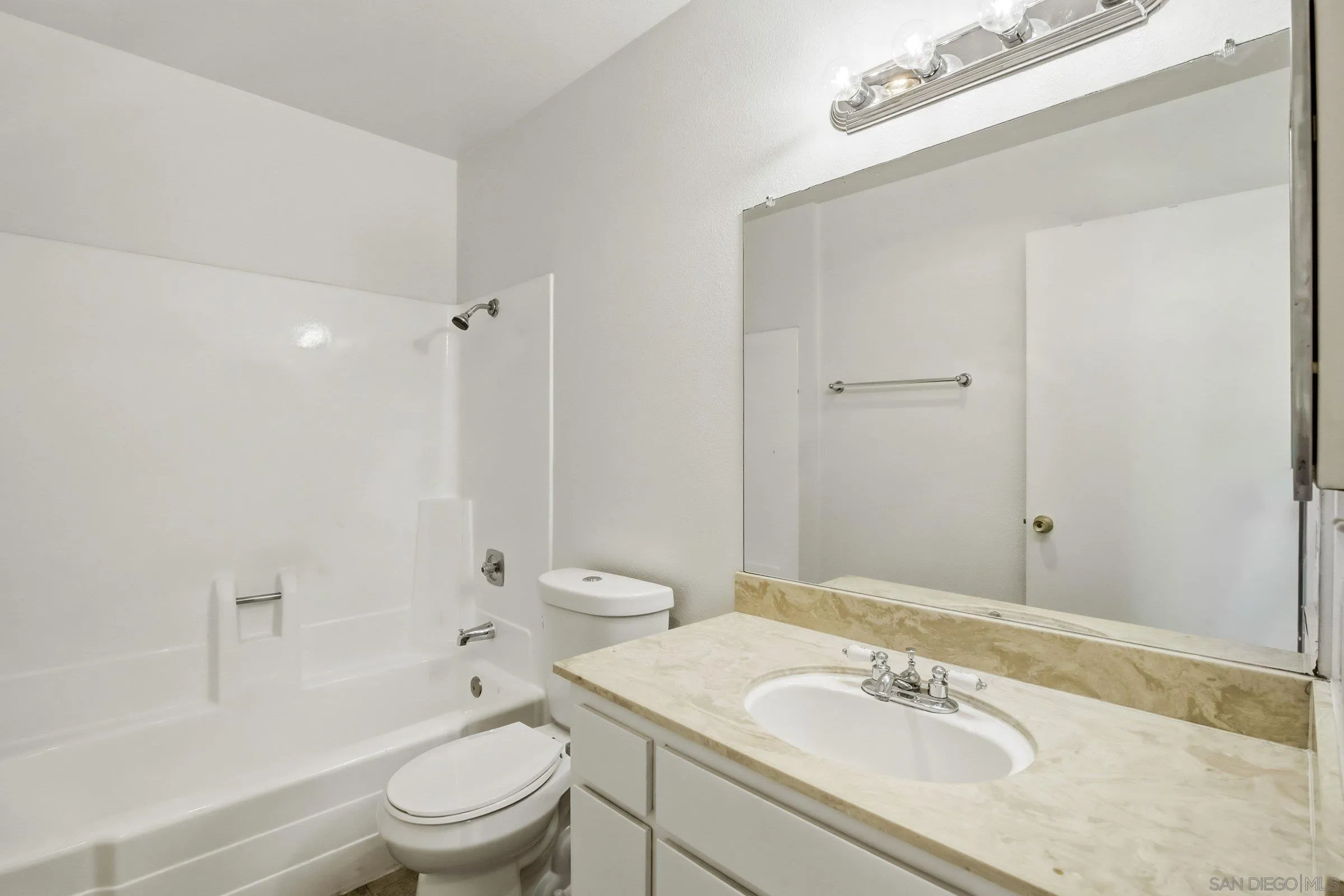 Photo #17: 260004115 Listing: Photo #17