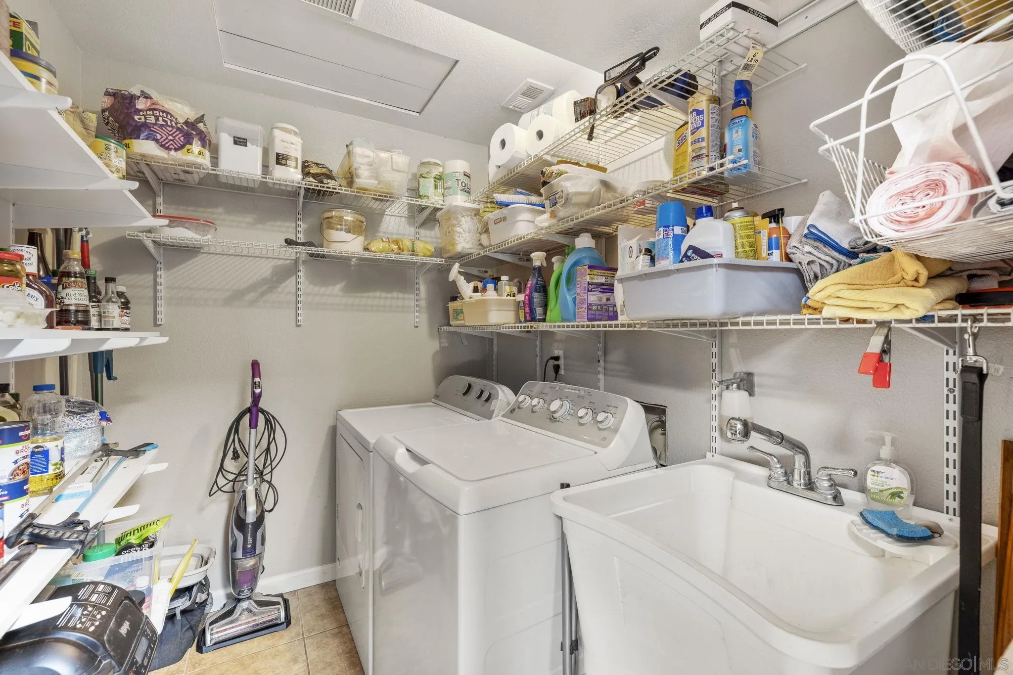 https://cdn.realtyfeed.com/cdn/127/260004117/22d25b3198cb03024ad4177a12be47dc.webp
