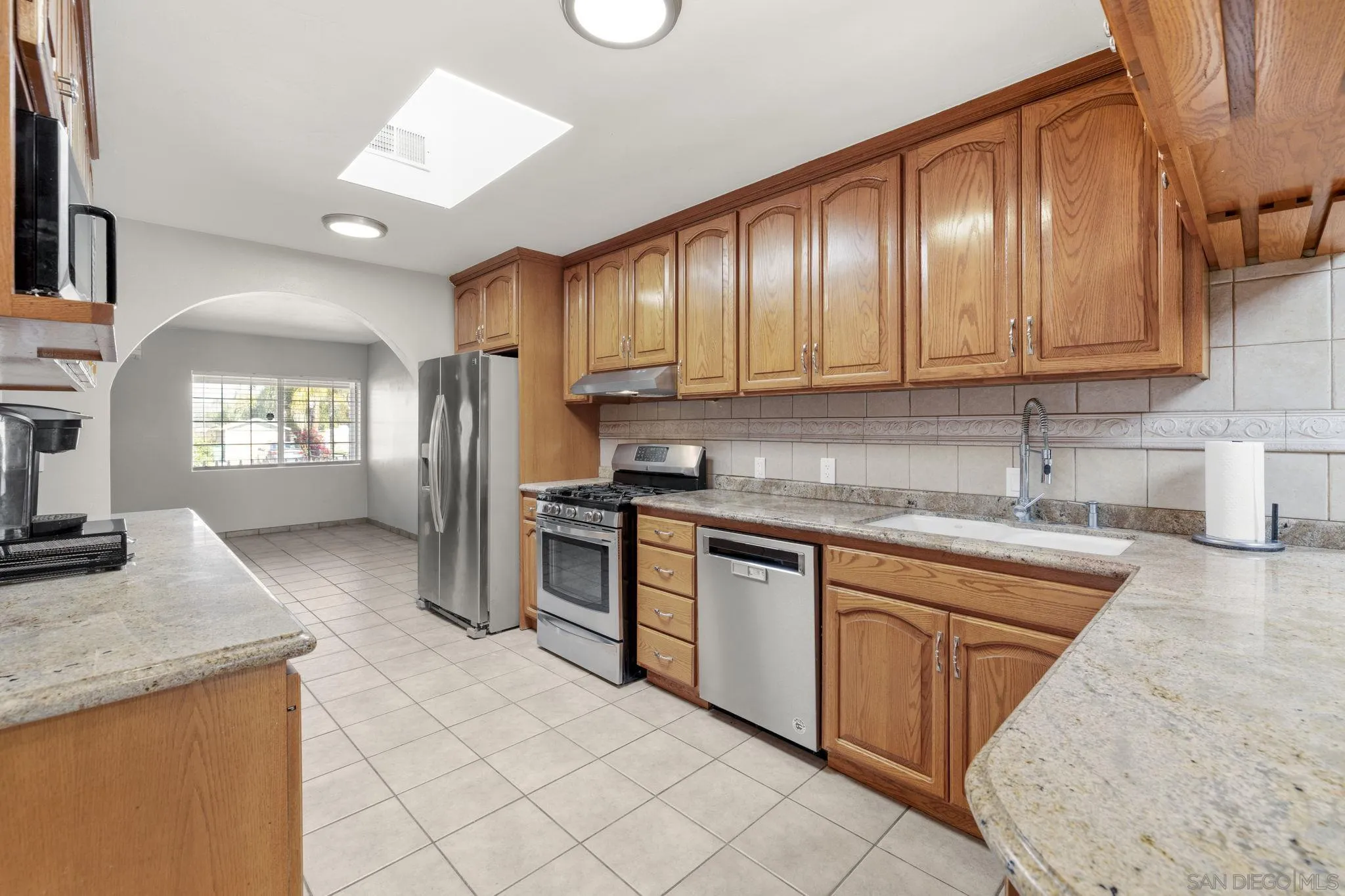 https://cdn.realtyfeed.com/cdn/127/260004117/331599f89a6d8b57d3c30a087affb841.webp