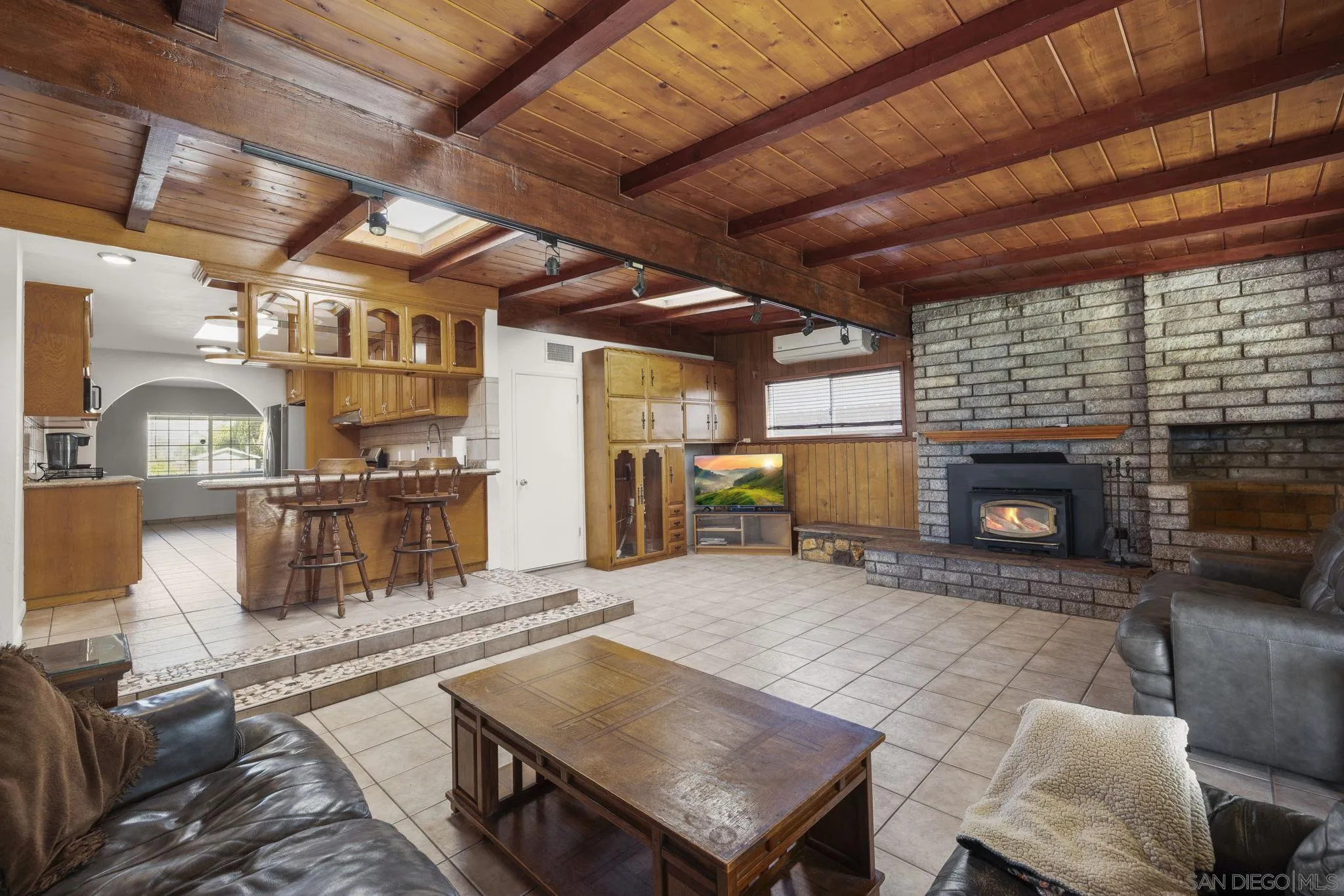 https://cdn.realtyfeed.com/cdn/127/260004117/67a646be387498c173b140ff7c286caf.webp