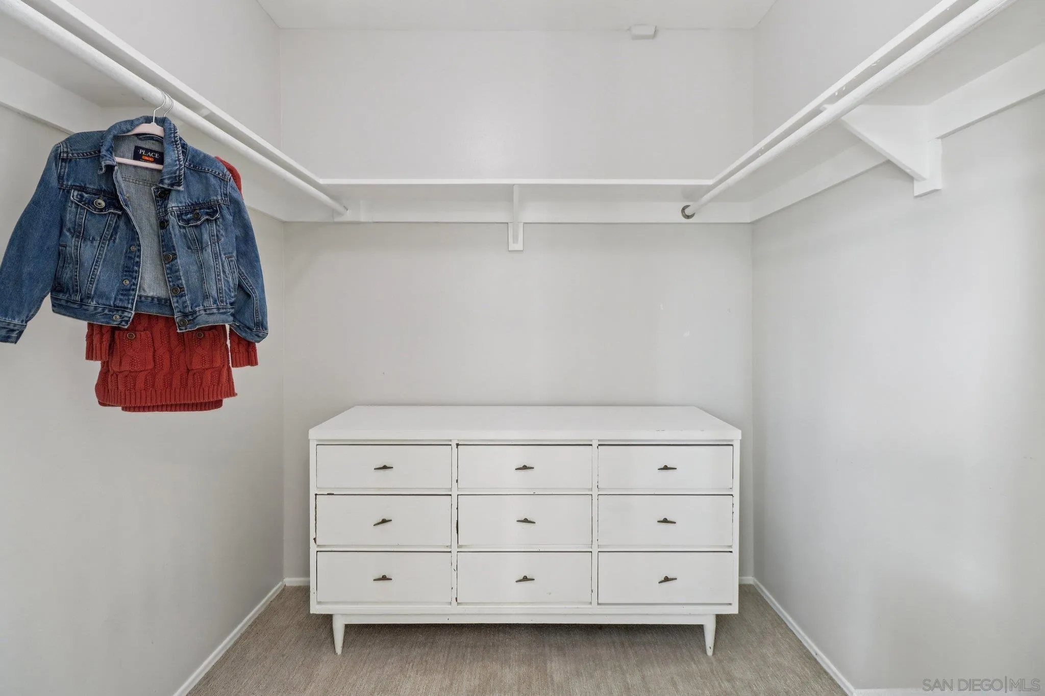 https://cdn.realtyfeed.com/cdn/127/260004118/c870d714b12df8dd76238b81ea281bbc.webp
