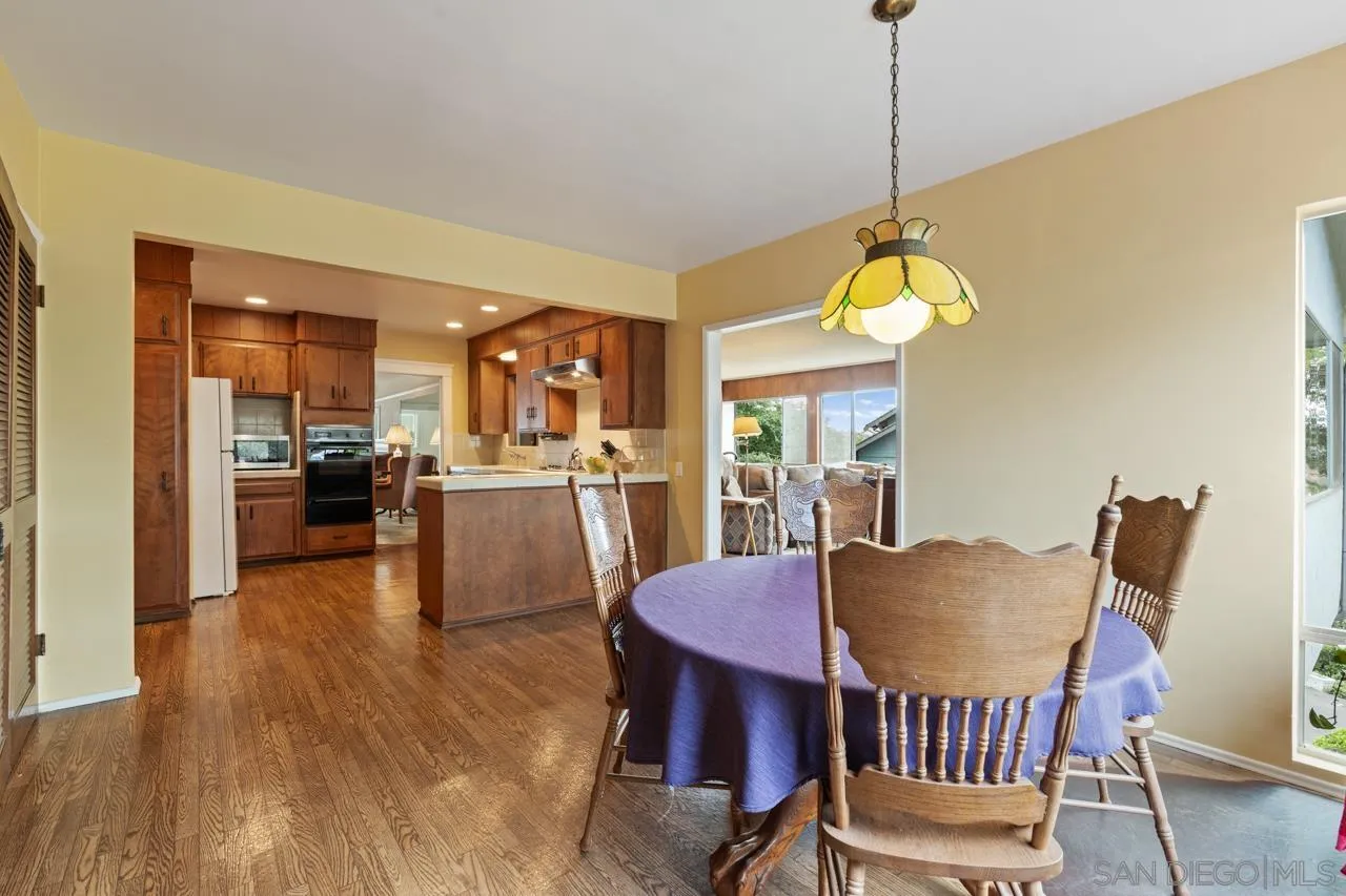 https://cdn.realtyfeed.com/cdn/127/260004121/beb217b024945370008a984771b439a7.webp