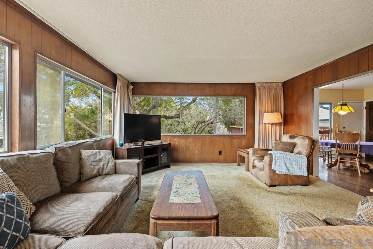 https://cdn.realtyfeed.com/cdn/127/260004121/f42abde2128f46f967c9198b37975950.webp