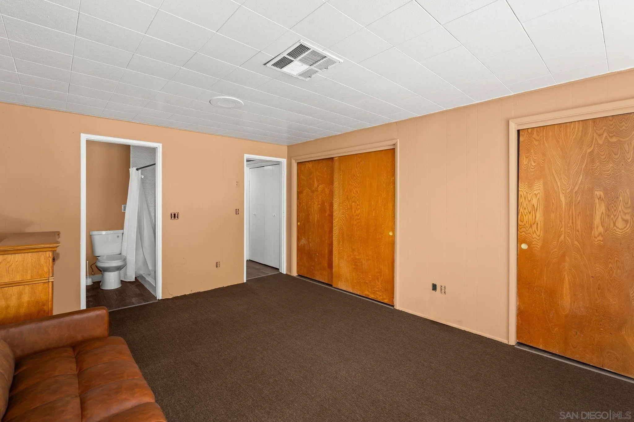 https://cdn.realtyfeed.com/cdn/127/260004137/d147a52fb8508c81788adcf386f84160.webp