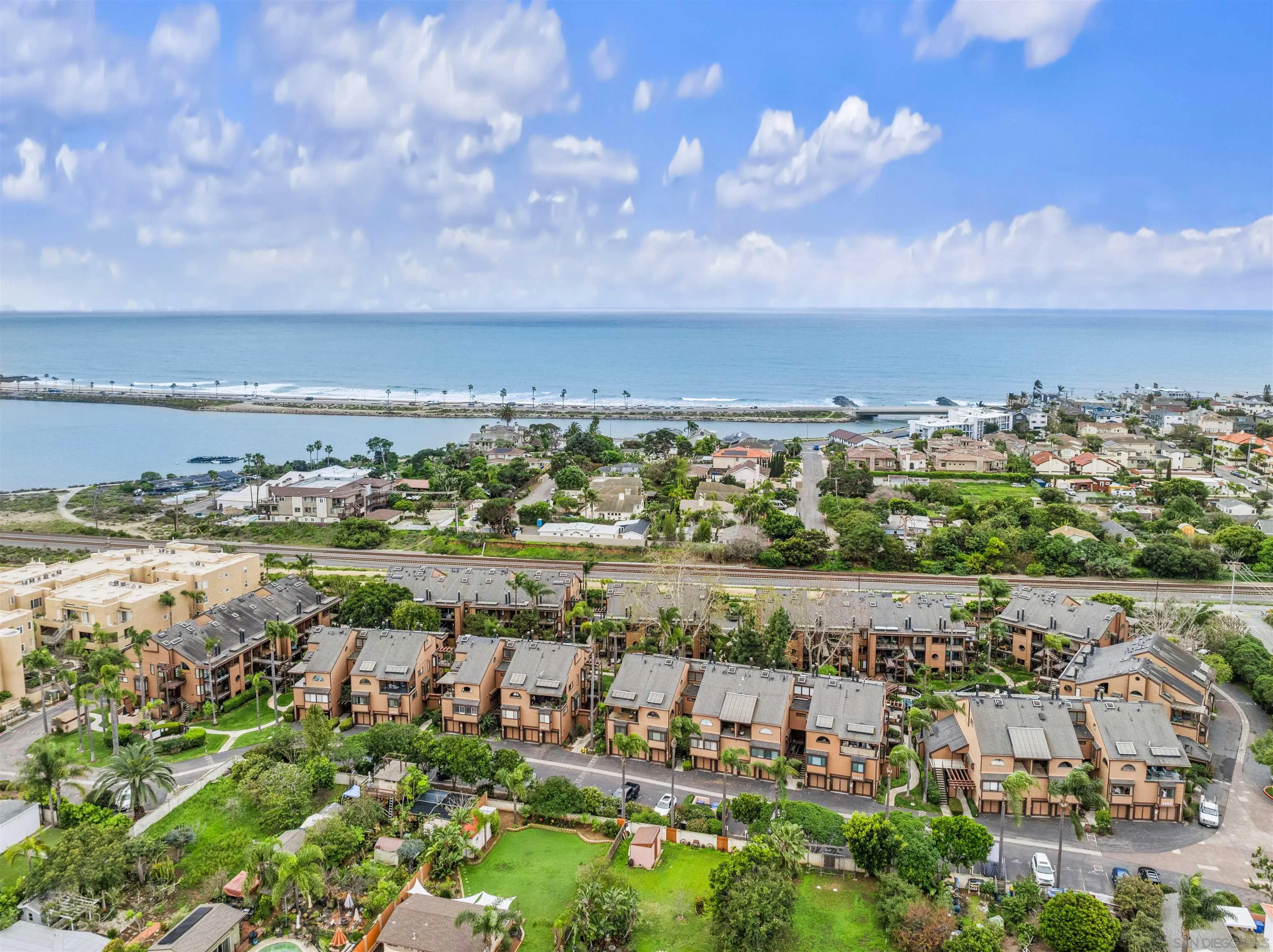 https://cdn.realtyfeed.com/cdn/127/260004141/198f0f792018722b643938bafe29faf8.webp