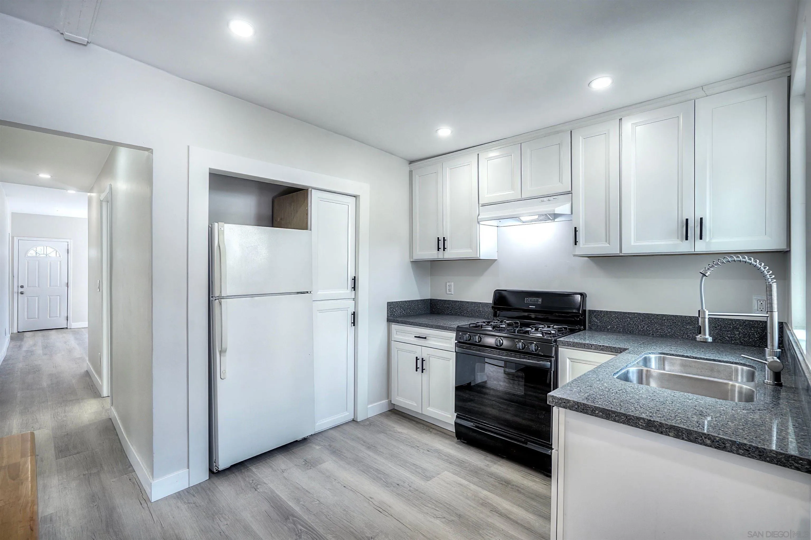 https://cdn.realtyfeed.com/cdn/127/260004155/2713774d4ff4c590f6372115bc1a5524.webp