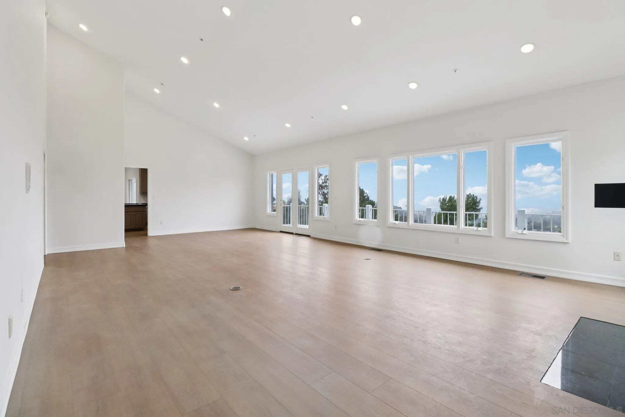 https://cdn.realtyfeed.com/cdn/127/260004160/65726368cbed8302b6e8cc0d36a74f72.webp