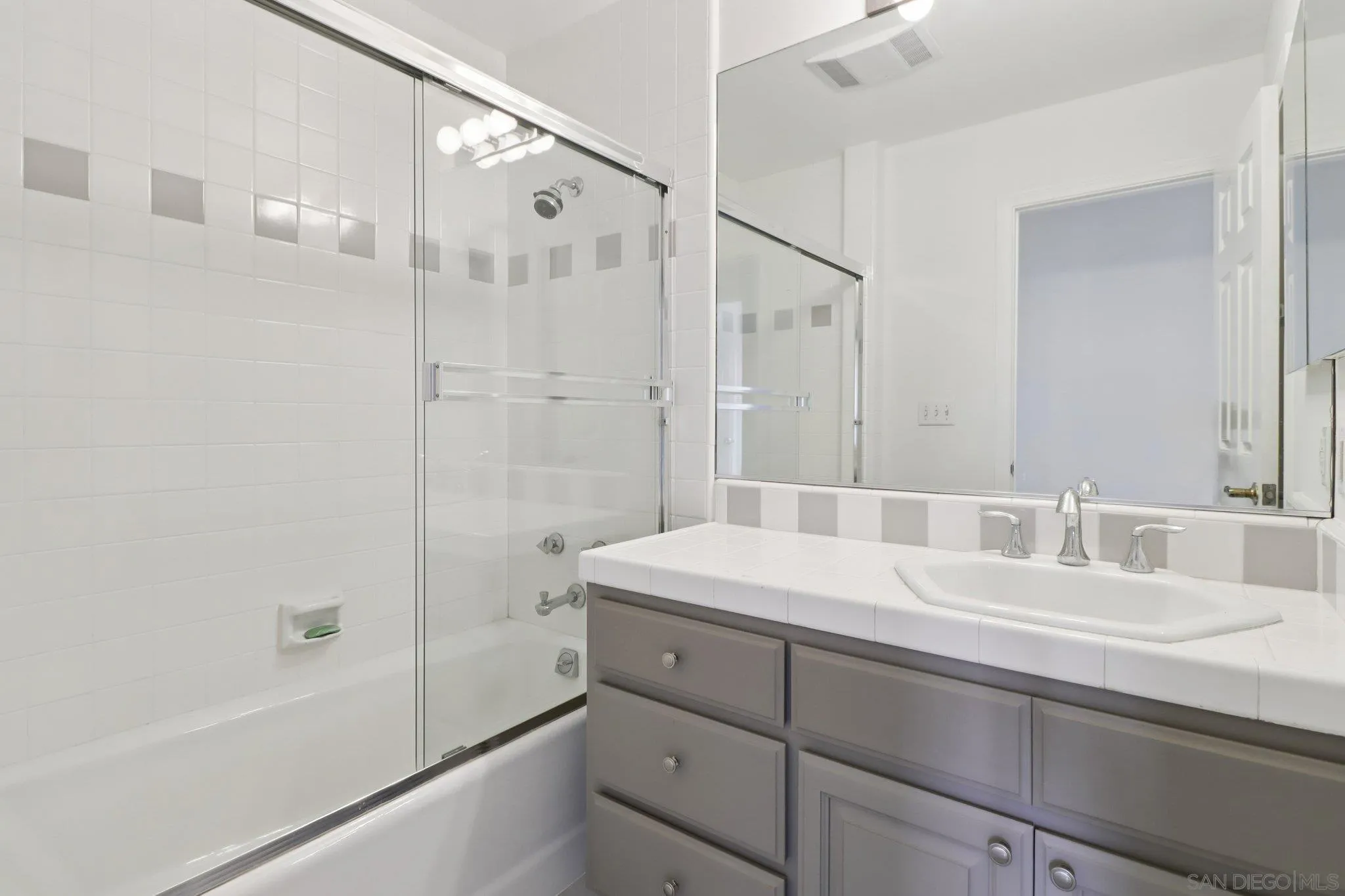 https://cdn.realtyfeed.com/cdn/127/260004160/7aa216d7f2e96e878d58485a69611d71.webp