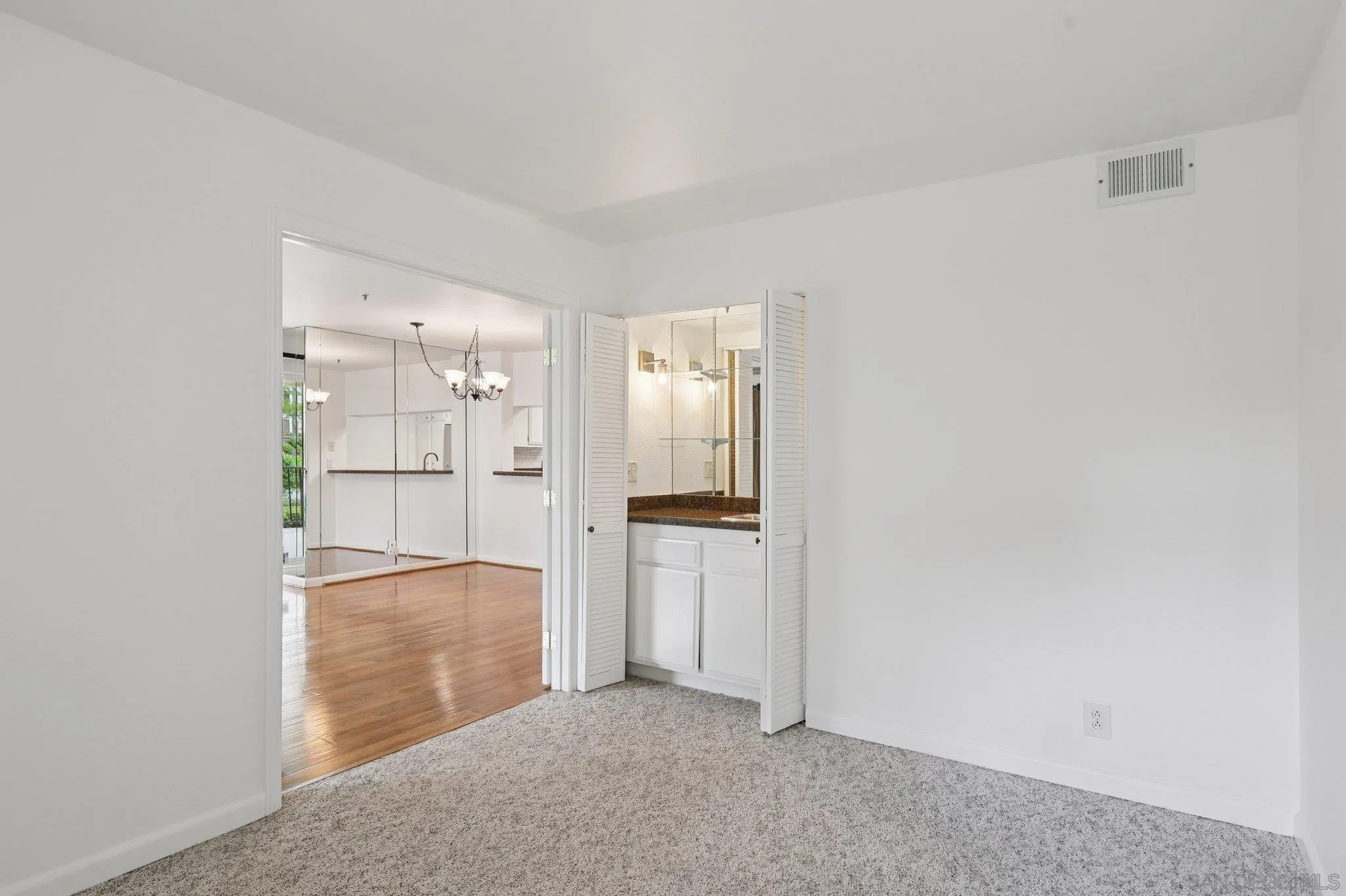 Photo #14: 260004161 Listing: Photo #14