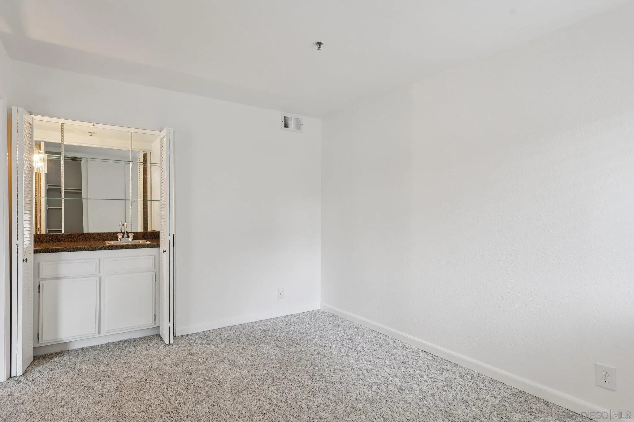 Photo #13: 260004161 Listing: Photo #13