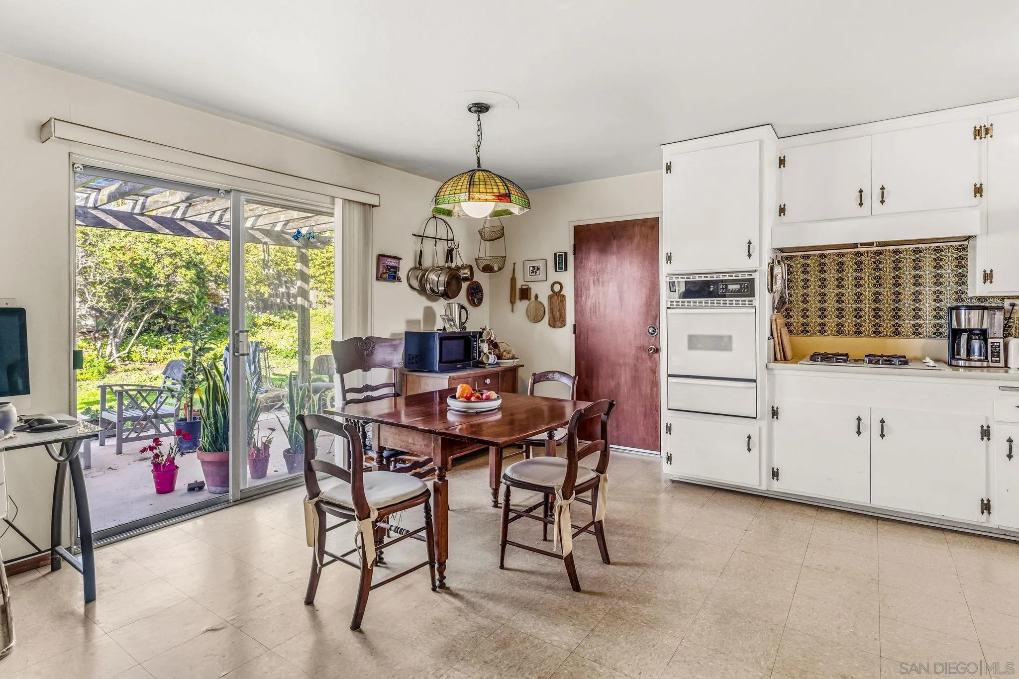 https://cdn.realtyfeed.com/cdn/127/260004172/988e18360145ee53aa1b0737b9cb8e12.webp