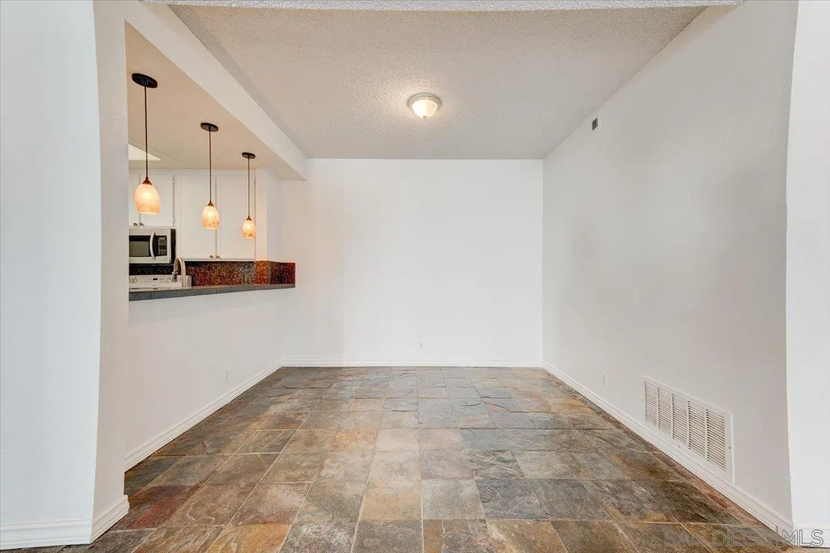 Photo #15: 260004175 Listing: Photo #15