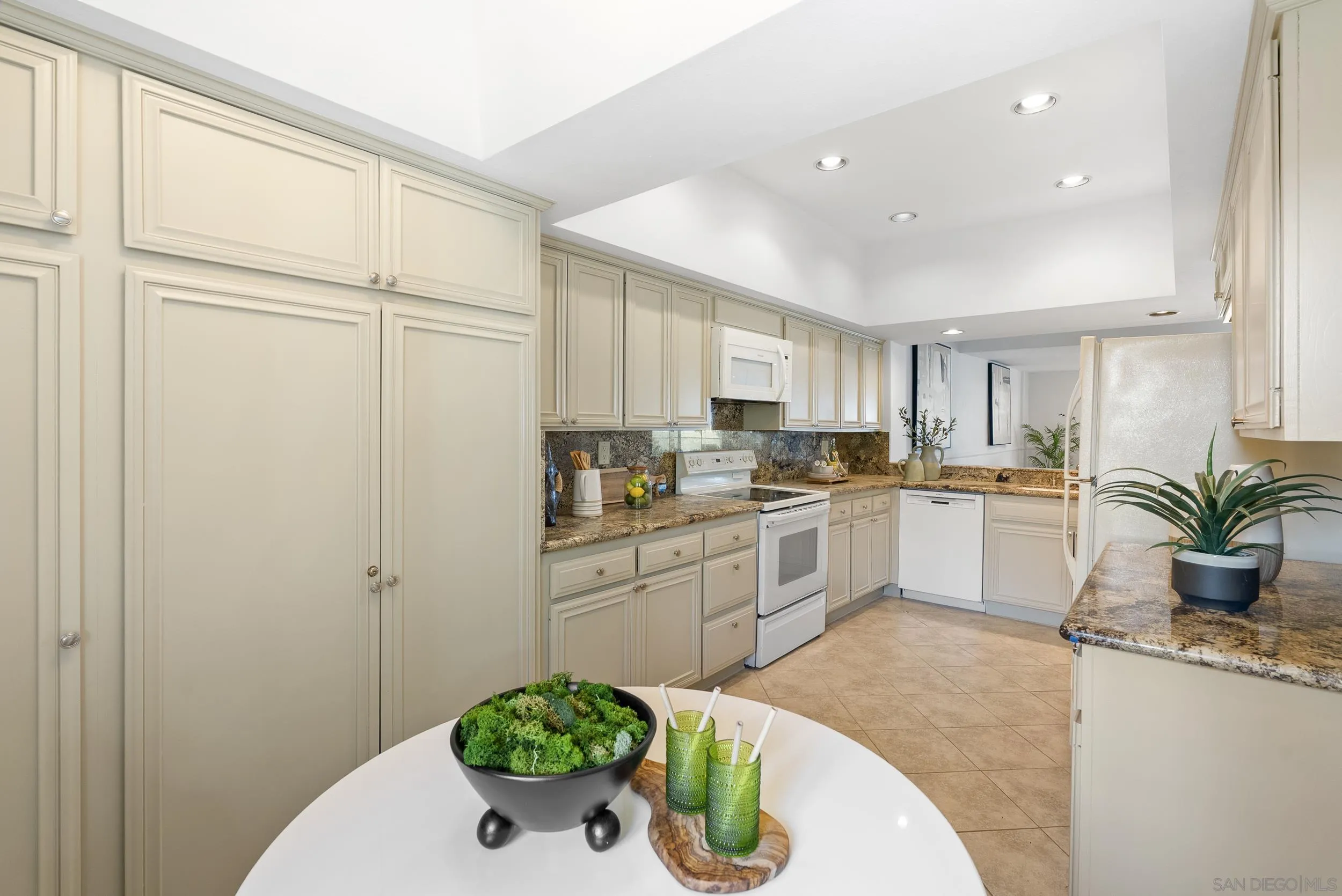 https://cdn.realtyfeed.com/cdn/127/260004180/2951b7b7d3e3b86242f153cdc7456686.webp