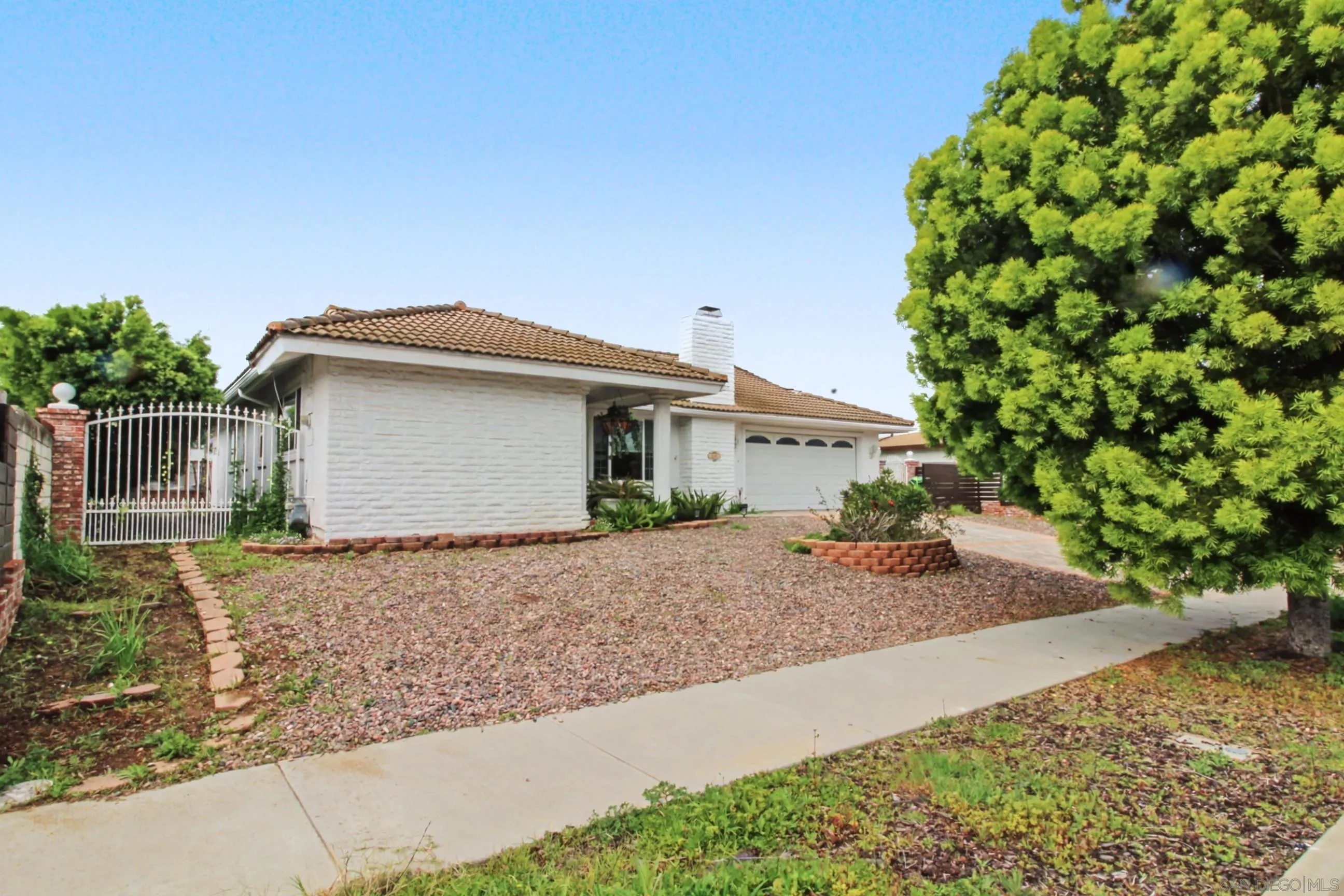 https://cdn.realtyfeed.com/cdn/127/260004181/0bf104789230e790dee7833fe606bcf2.webp