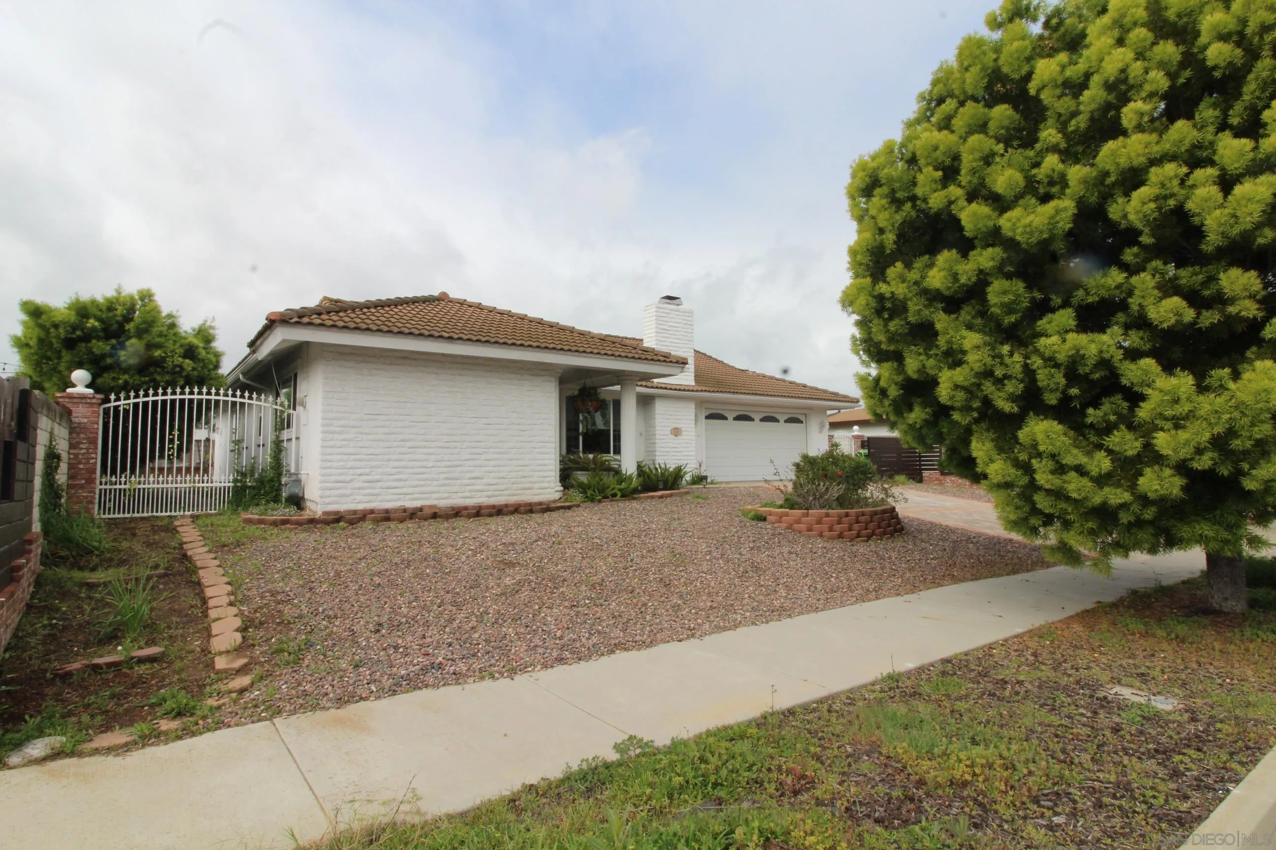 https://cdn.realtyfeed.com/cdn/127/260004181/443ccf61c6e9588b4df6b97567b32e8c.webp