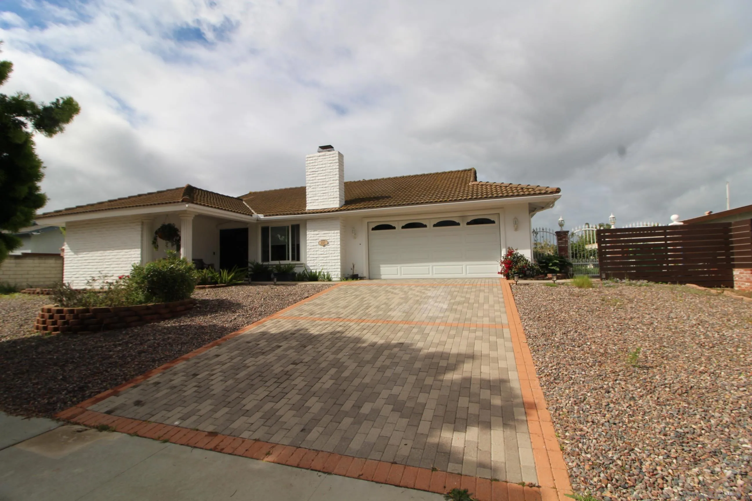 https://cdn.realtyfeed.com/cdn/127/260004181/70bd7c2ed1a8acb6a9679b3cb16e1678.webp