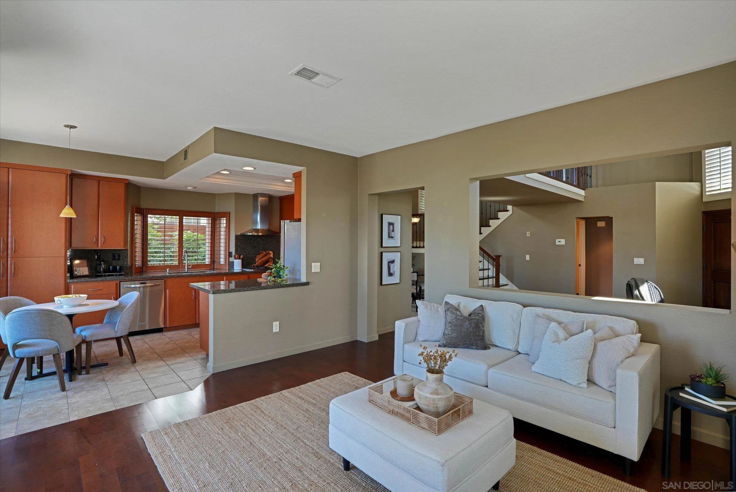 https://cdn.realtyfeed.com/cdn/127/260004188/67c36d9a566a06df35d33ba4d76c6264.webp