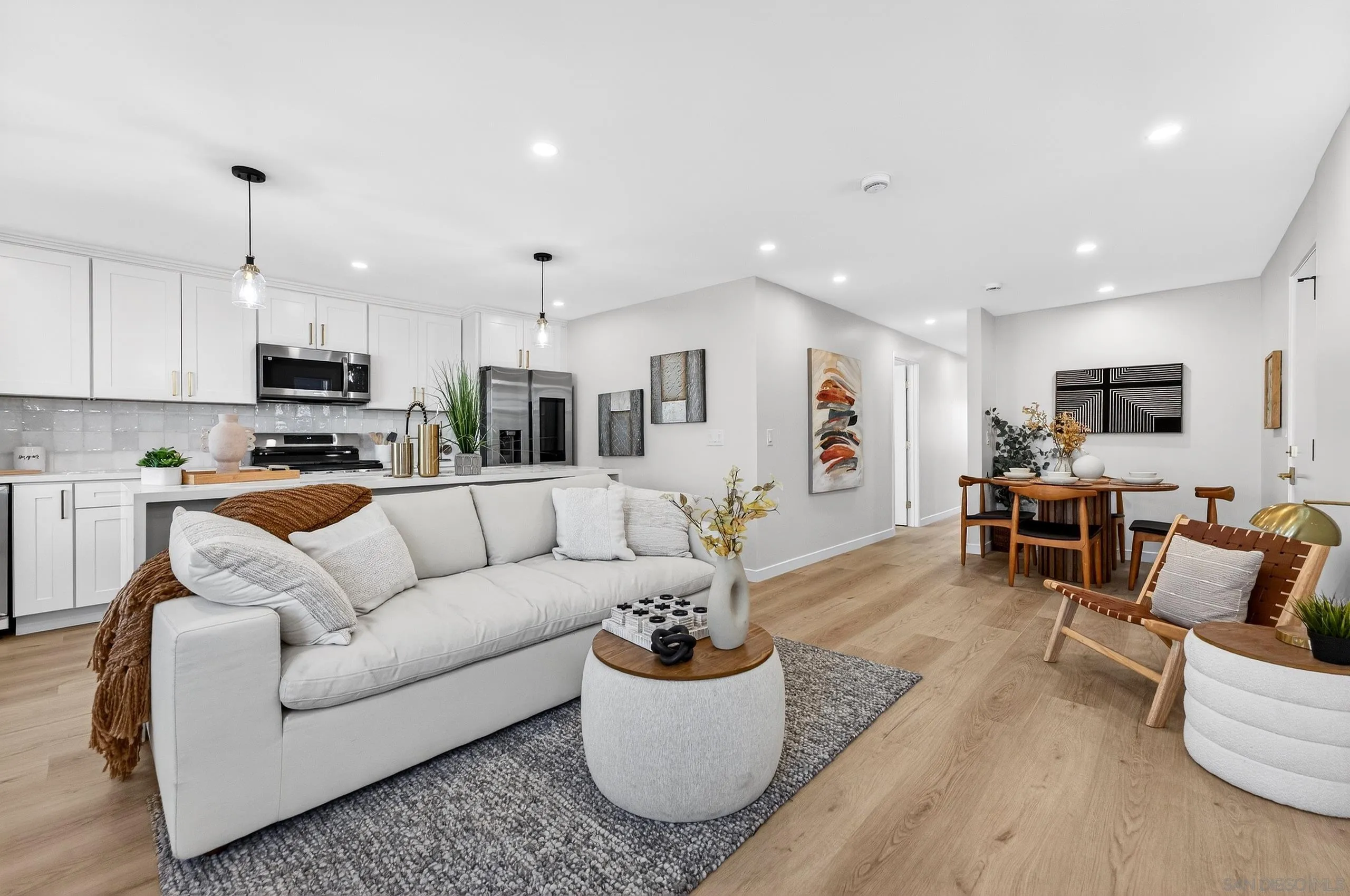 https://cdn.realtyfeed.com/cdn/127/260004198/9113eecf8cc7e0662096ead1f475cef3.webp