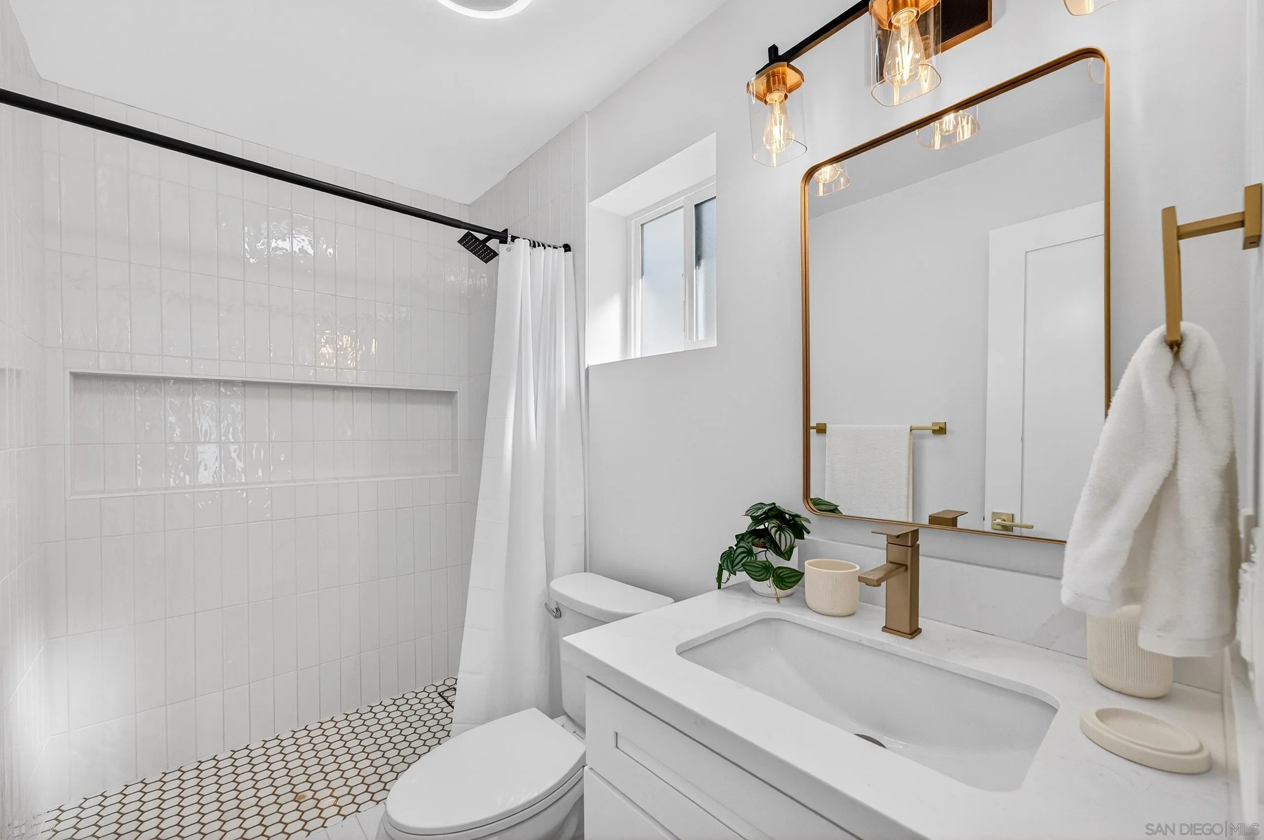 https://cdn.realtyfeed.com/cdn/127/260004198/d445b88040bbe273d02d53d462298712.webp