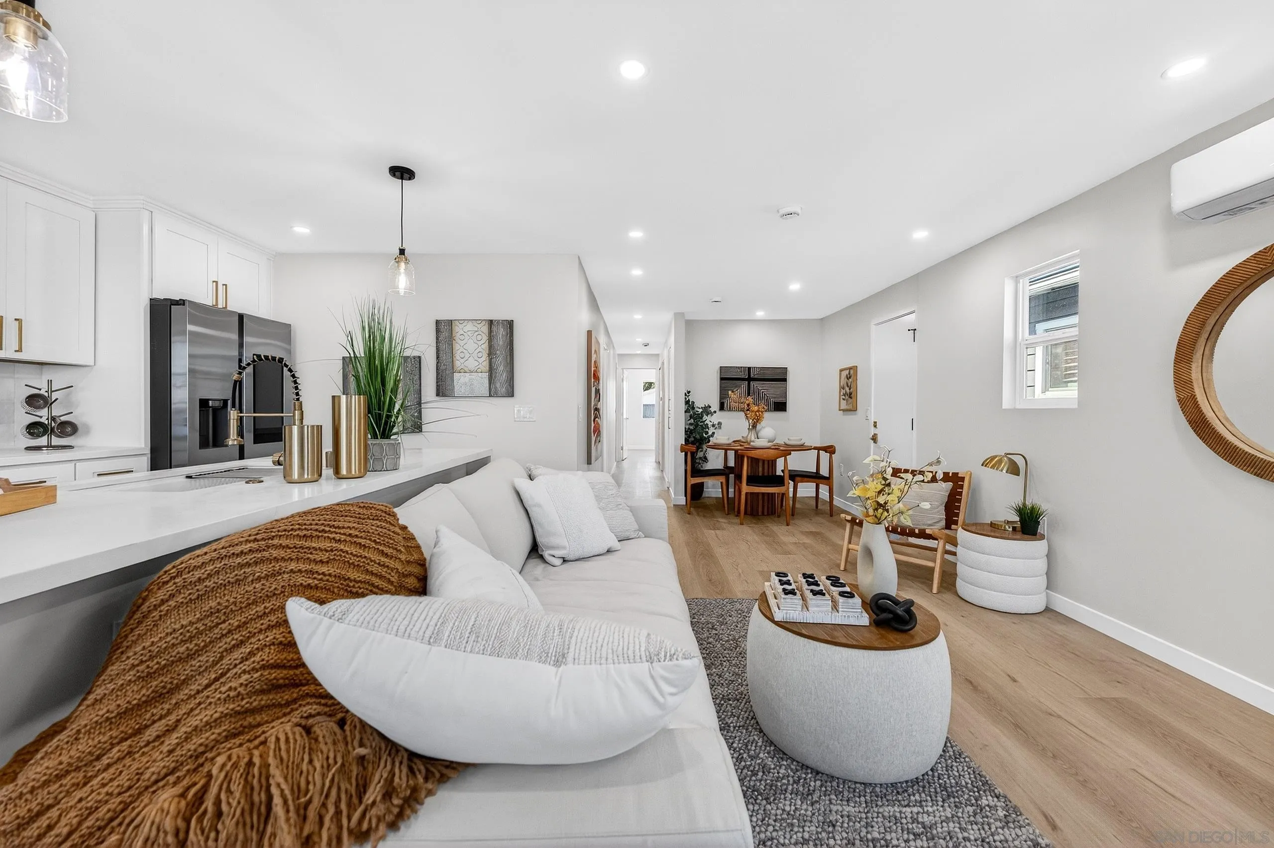 https://cdn.realtyfeed.com/cdn/127/260004198/edf6c0c85e8616c79f3ae752f3a98c59.webp