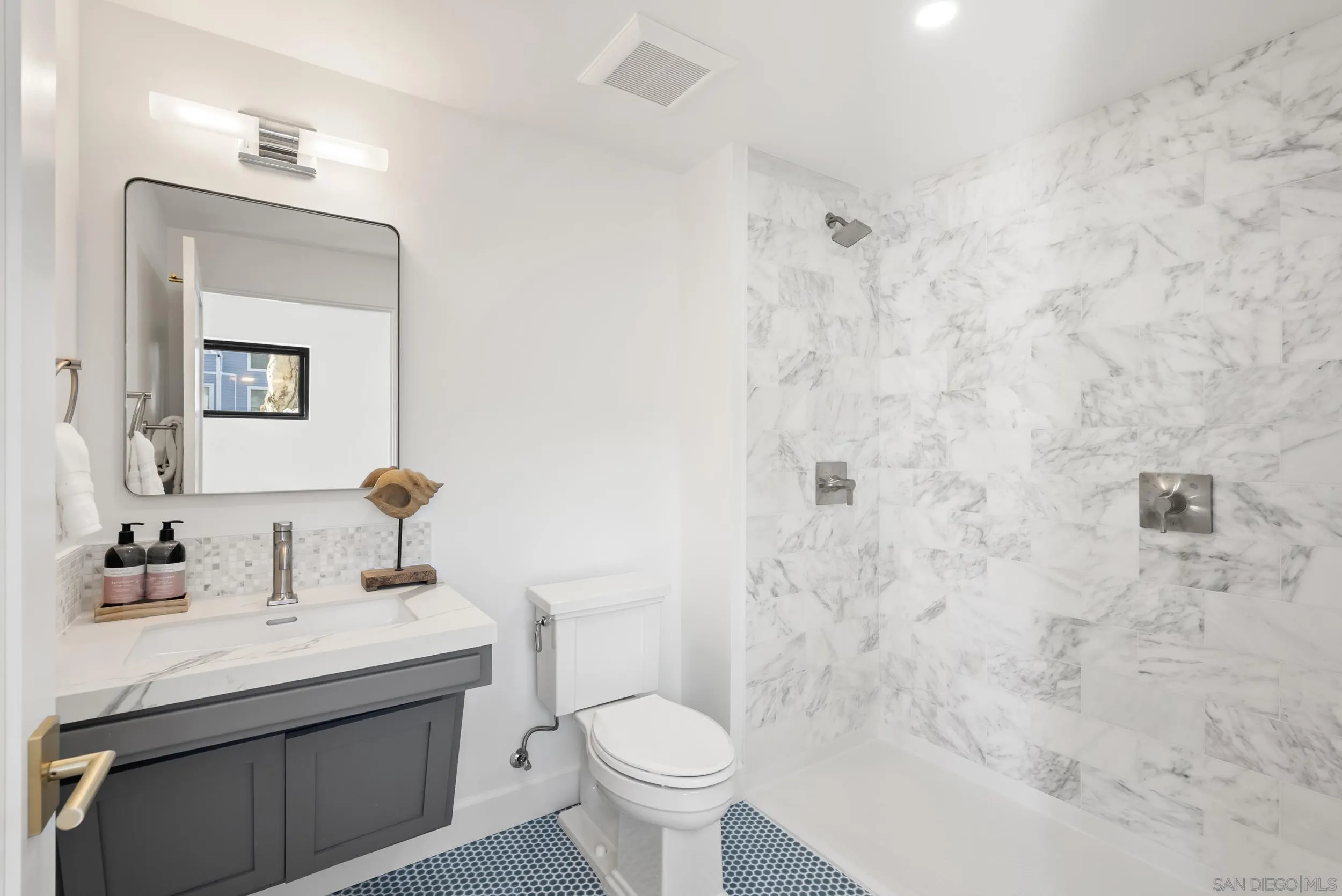 https://cdn.realtyfeed.com/cdn/127/2600042/37ad5120fb78cbd0488aea212660d802.webp