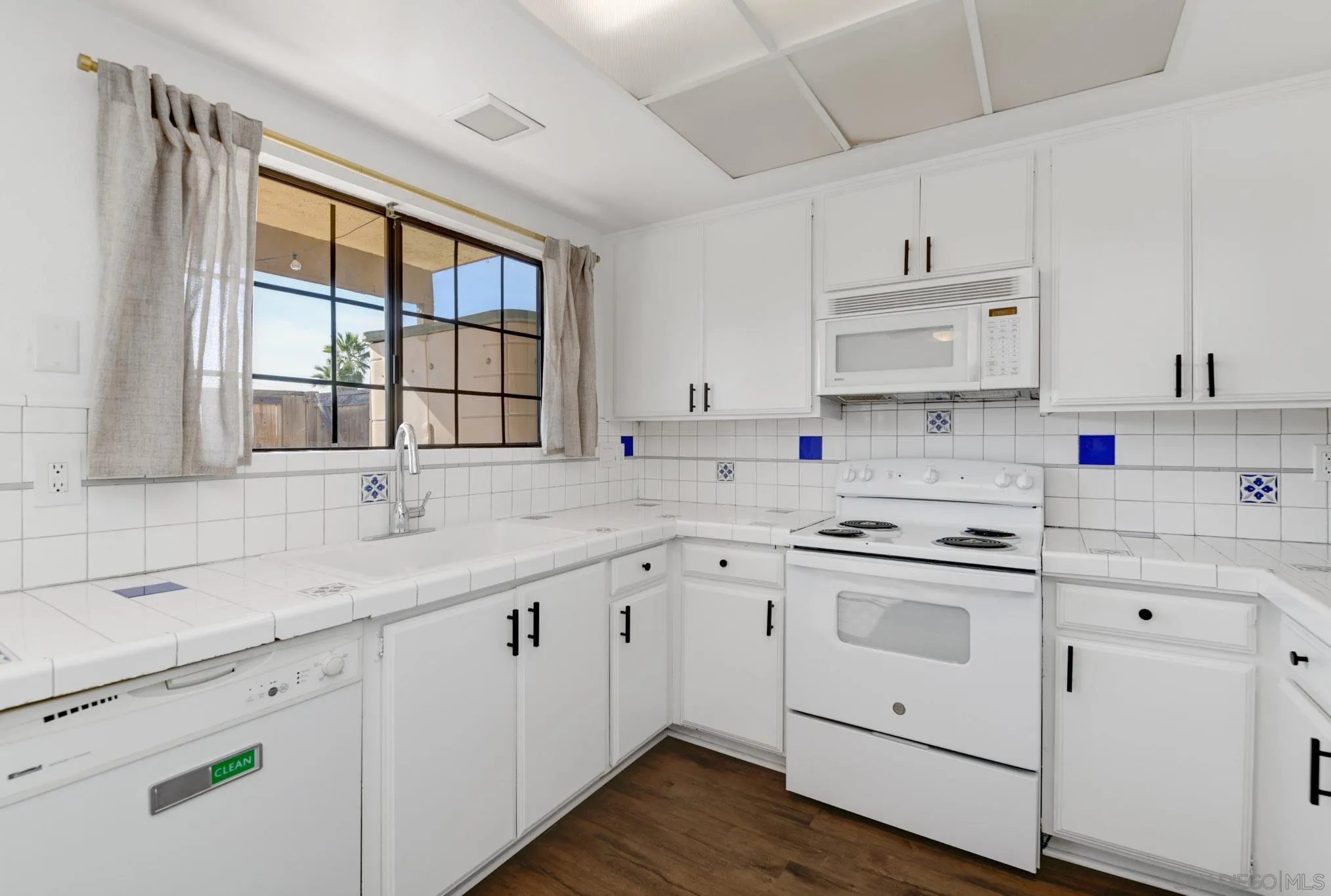 Photo #8: 260004200 Listing: Photo #8