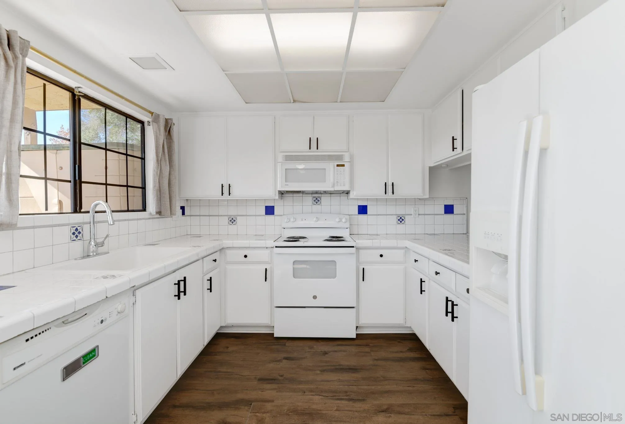 Photo #7: 260004200 Listing: Photo #7