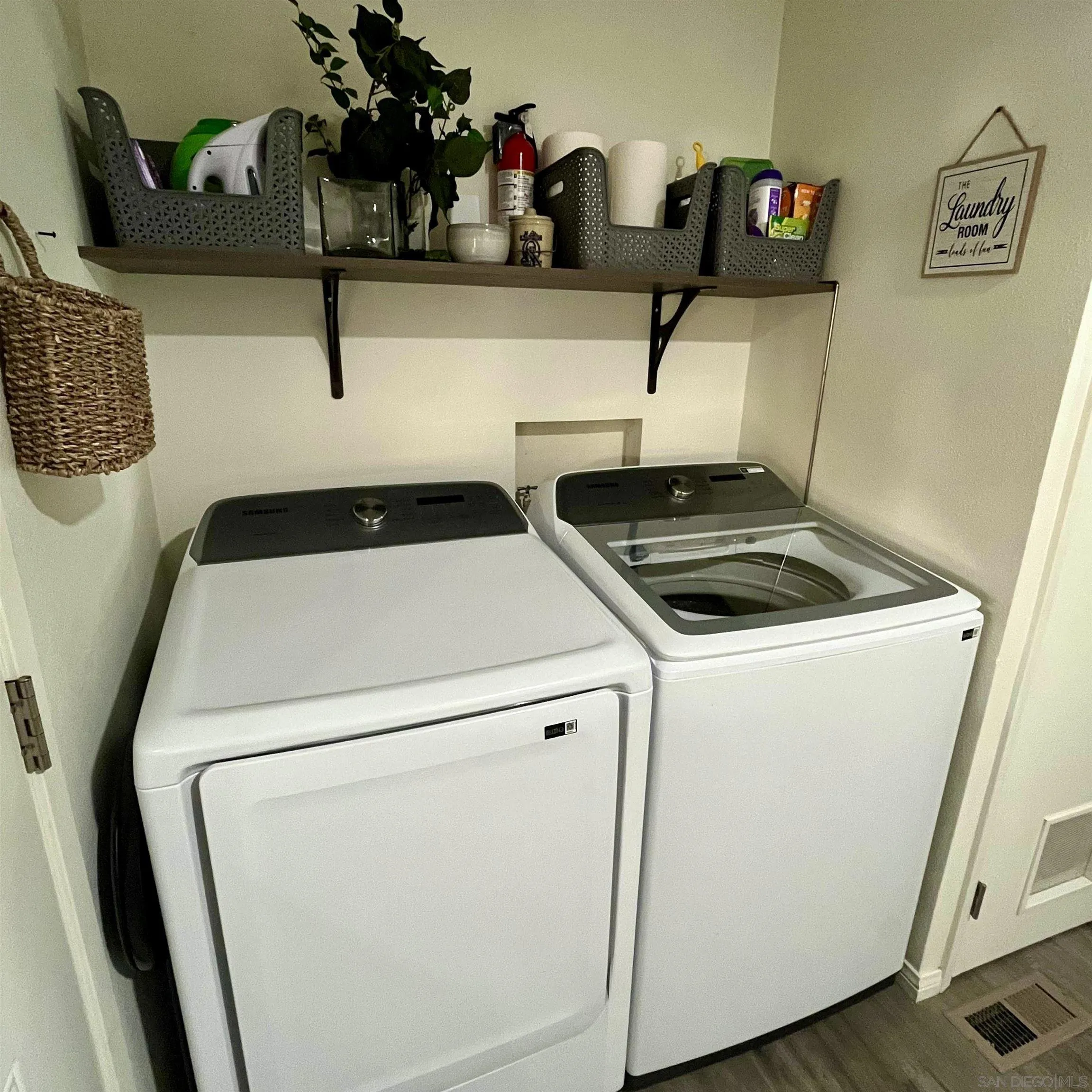 https://cdn.realtyfeed.com/cdn/127/260004203/48c18bea12d806ccd34ad1385b7c9afc.webp