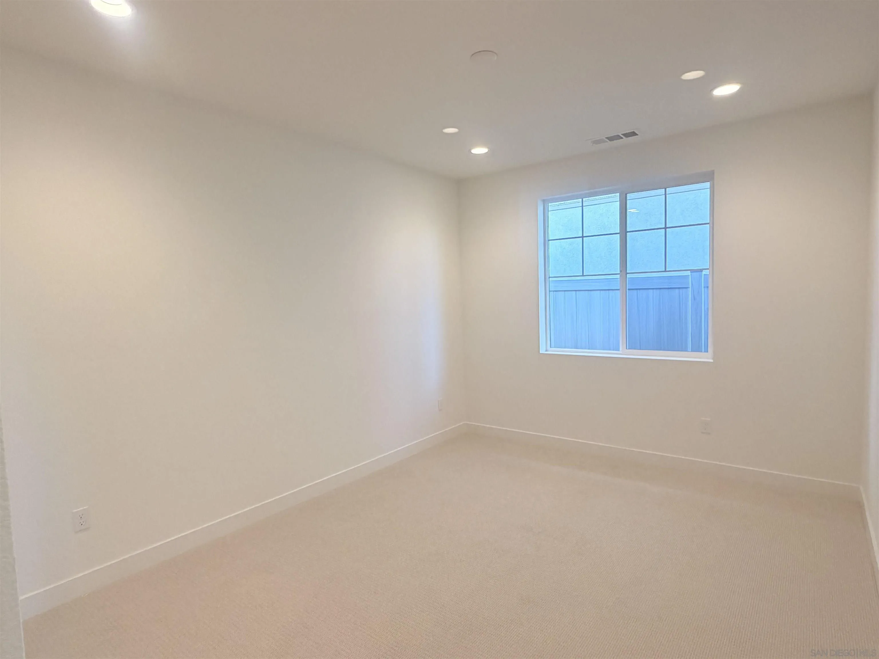 https://cdn.realtyfeed.com/cdn/127/260004216/21750f752158d33a5c6bbf6d713f26ba.webp