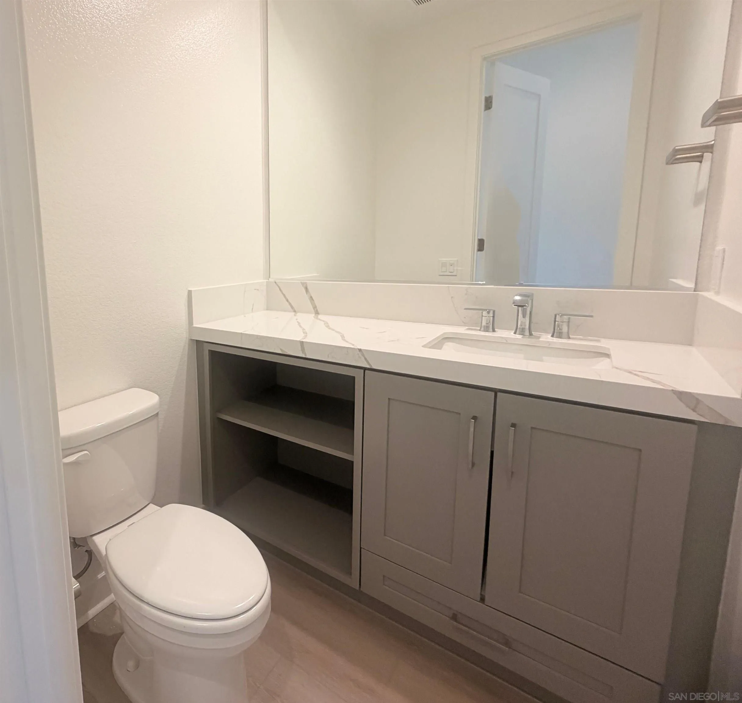 https://cdn.realtyfeed.com/cdn/127/260004216/5e77fef8384946395061a29908aade9e.webp