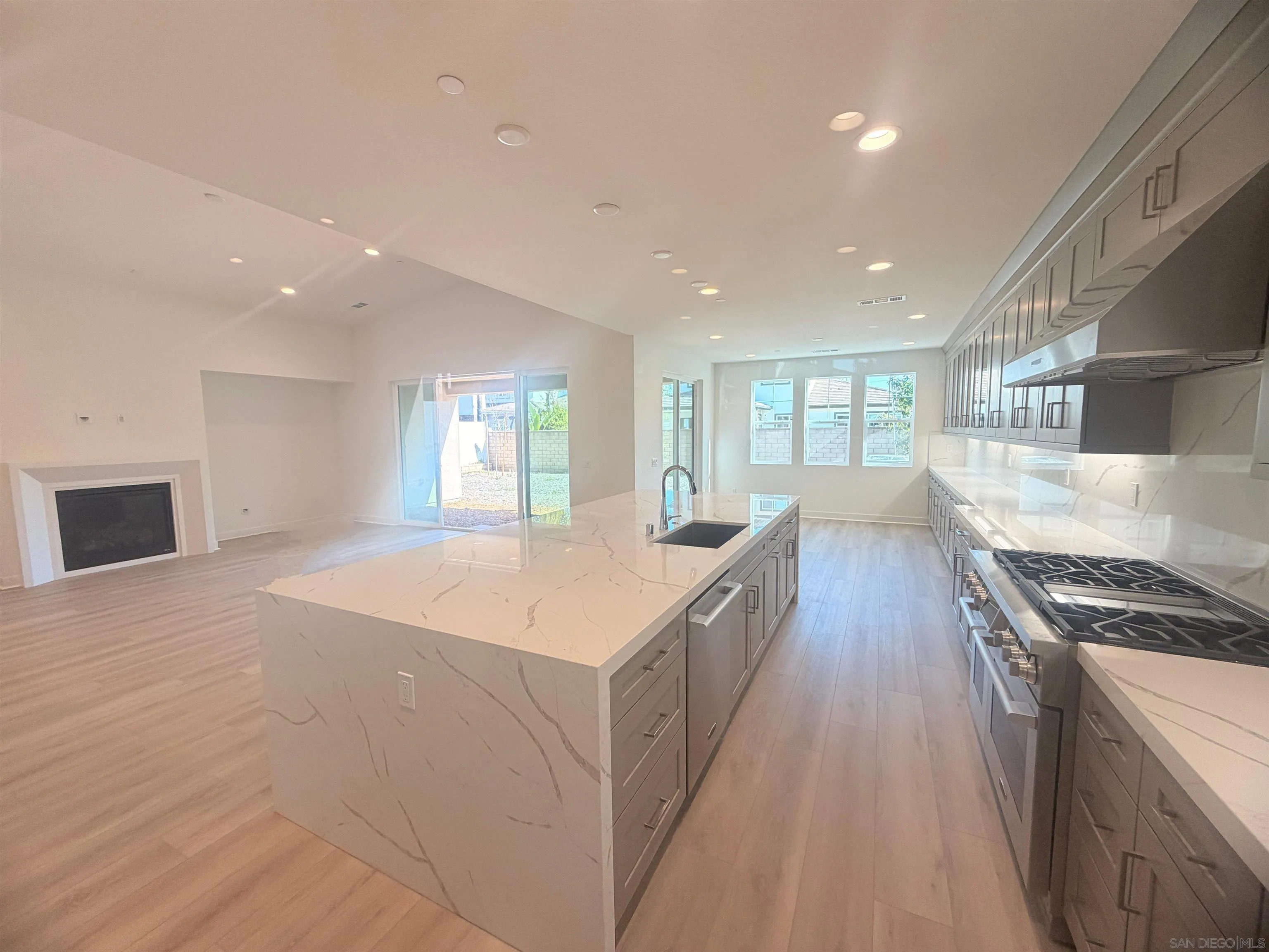 https://cdn.realtyfeed.com/cdn/127/260004216/610a2c5ea6a1679eb1a157c0ed7eabe4.webp