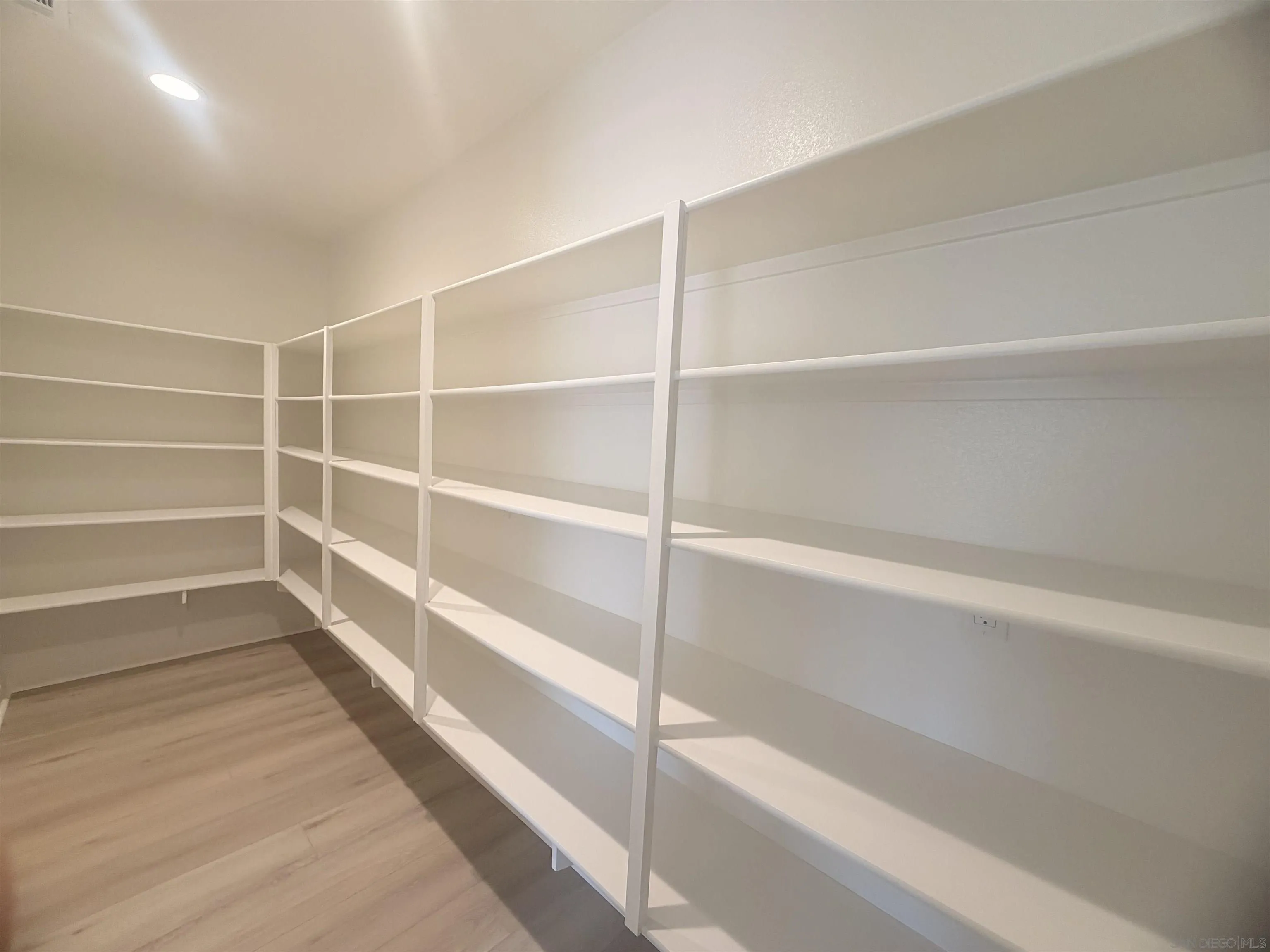 https://cdn.realtyfeed.com/cdn/127/260004216/72780f49e57590d31ab335af890a0901.webp