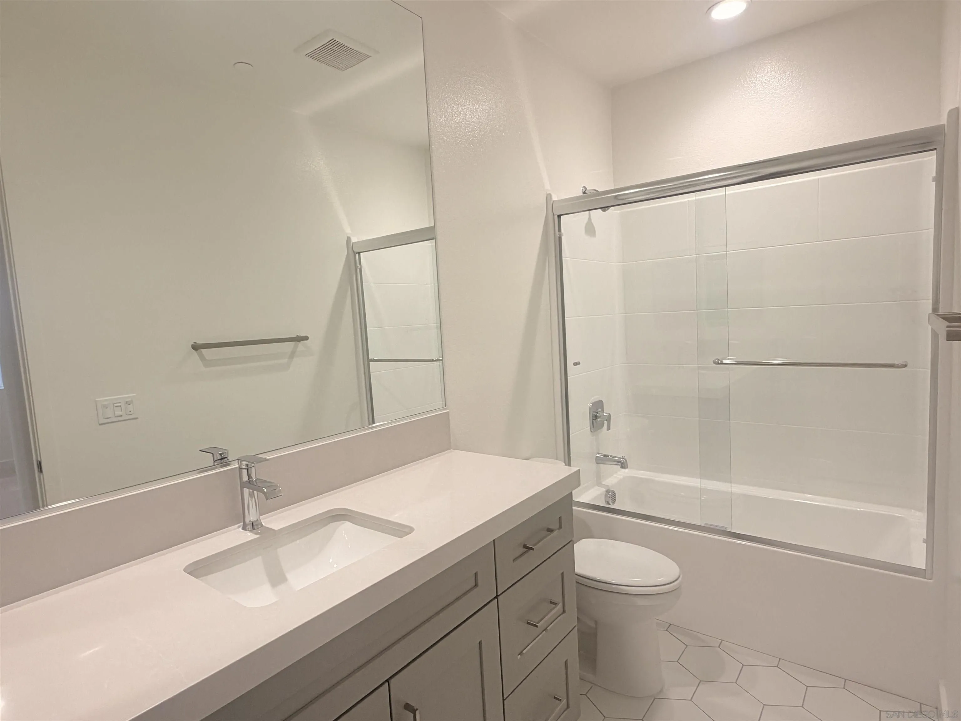 https://cdn.realtyfeed.com/cdn/127/260004216/91291221555f7cc2026692fd4ab31d35.webp