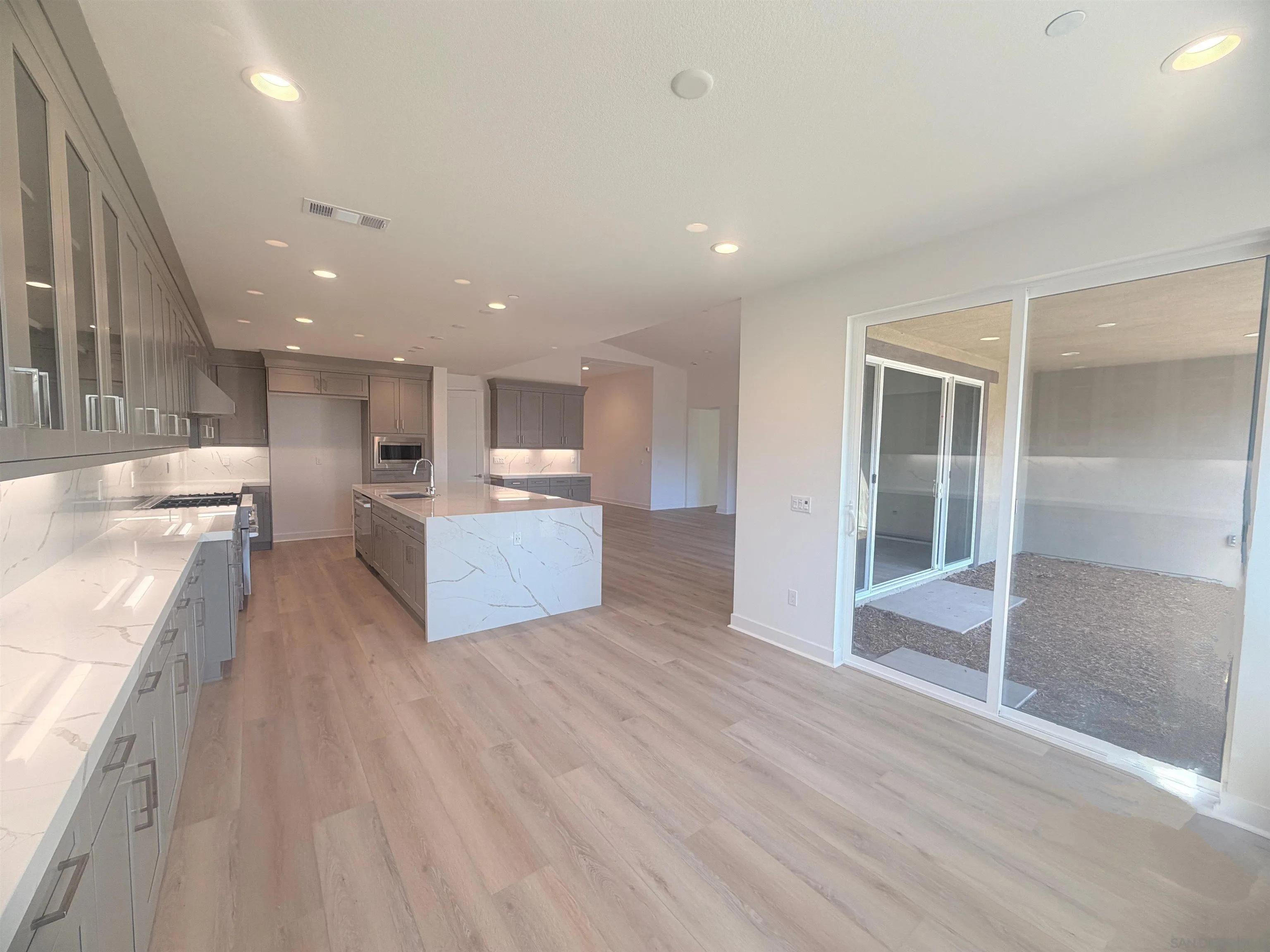 https://cdn.realtyfeed.com/cdn/127/260004216/926bac3ccace48ca1b143e43a31c75c6.webp