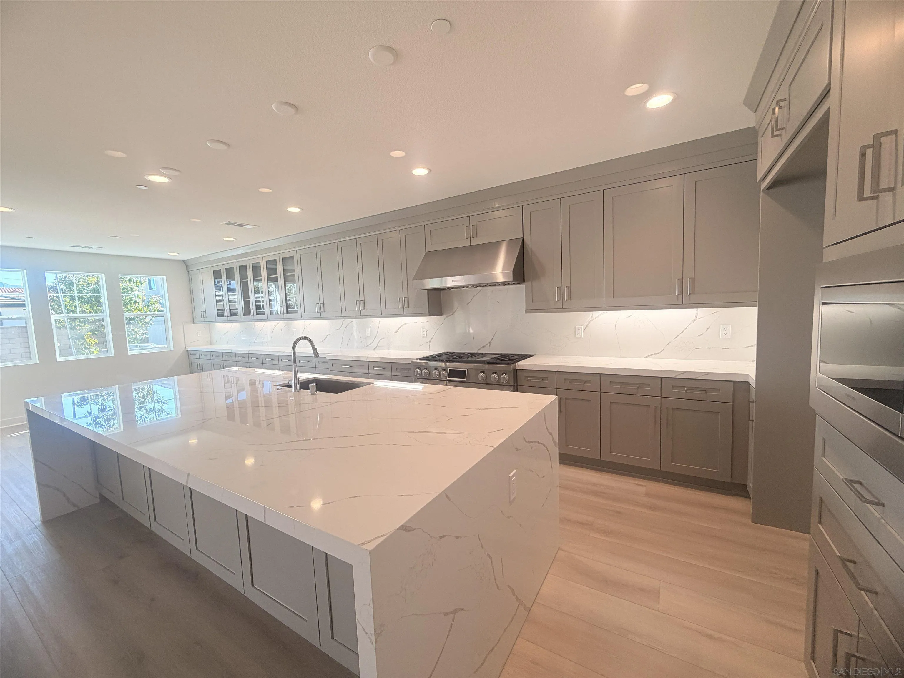 https://cdn.realtyfeed.com/cdn/127/260004216/b870df4f2fbb388b934778052078c542.webp