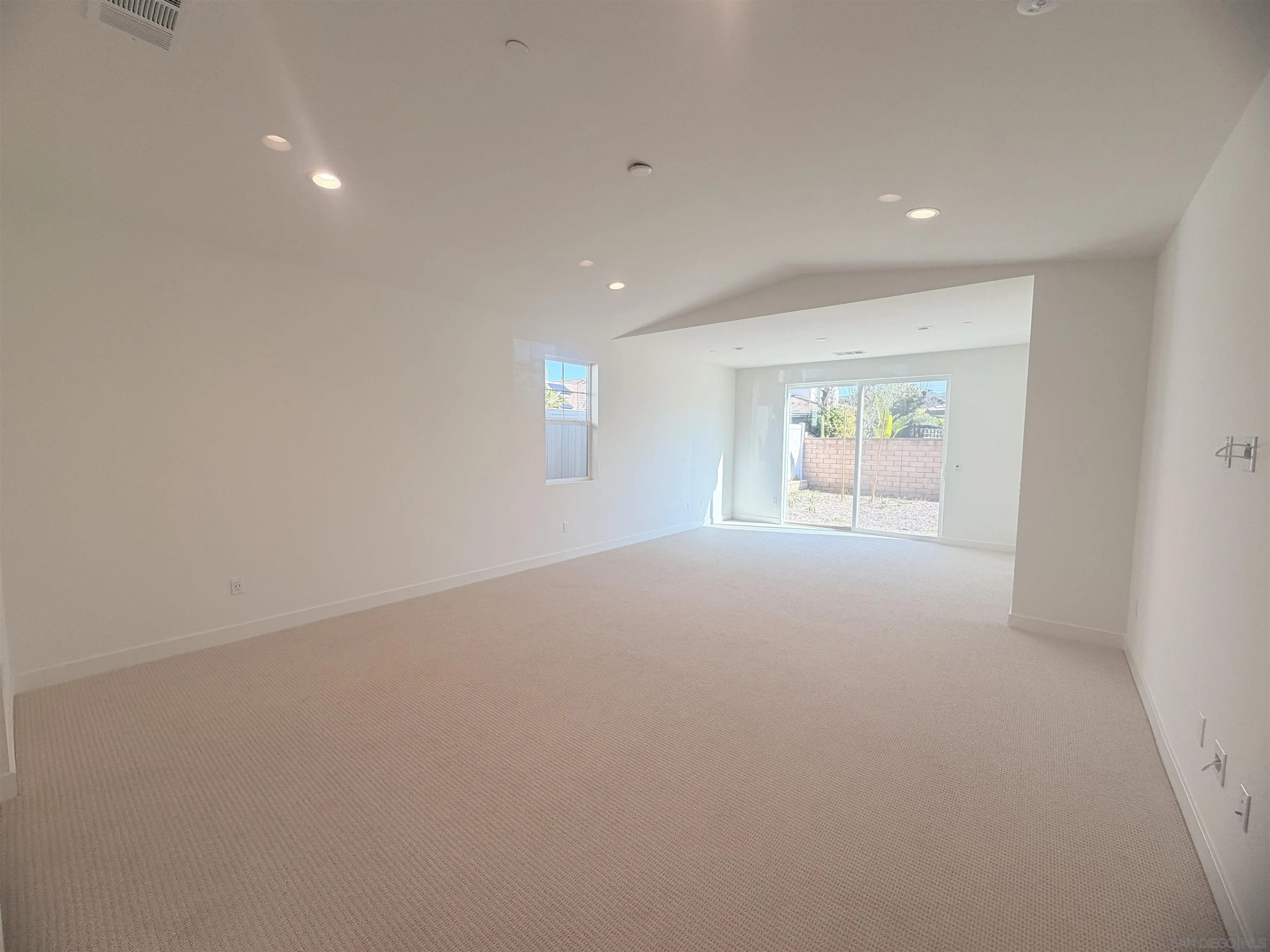https://cdn.realtyfeed.com/cdn/127/260004216/bbb005429f8b6a5822868001a1805950.webp