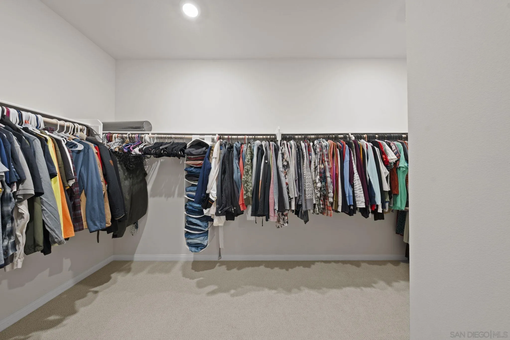 https://cdn.realtyfeed.com/cdn/127/260004220/218111bd99633dc3f74369f43b364fb0.webp