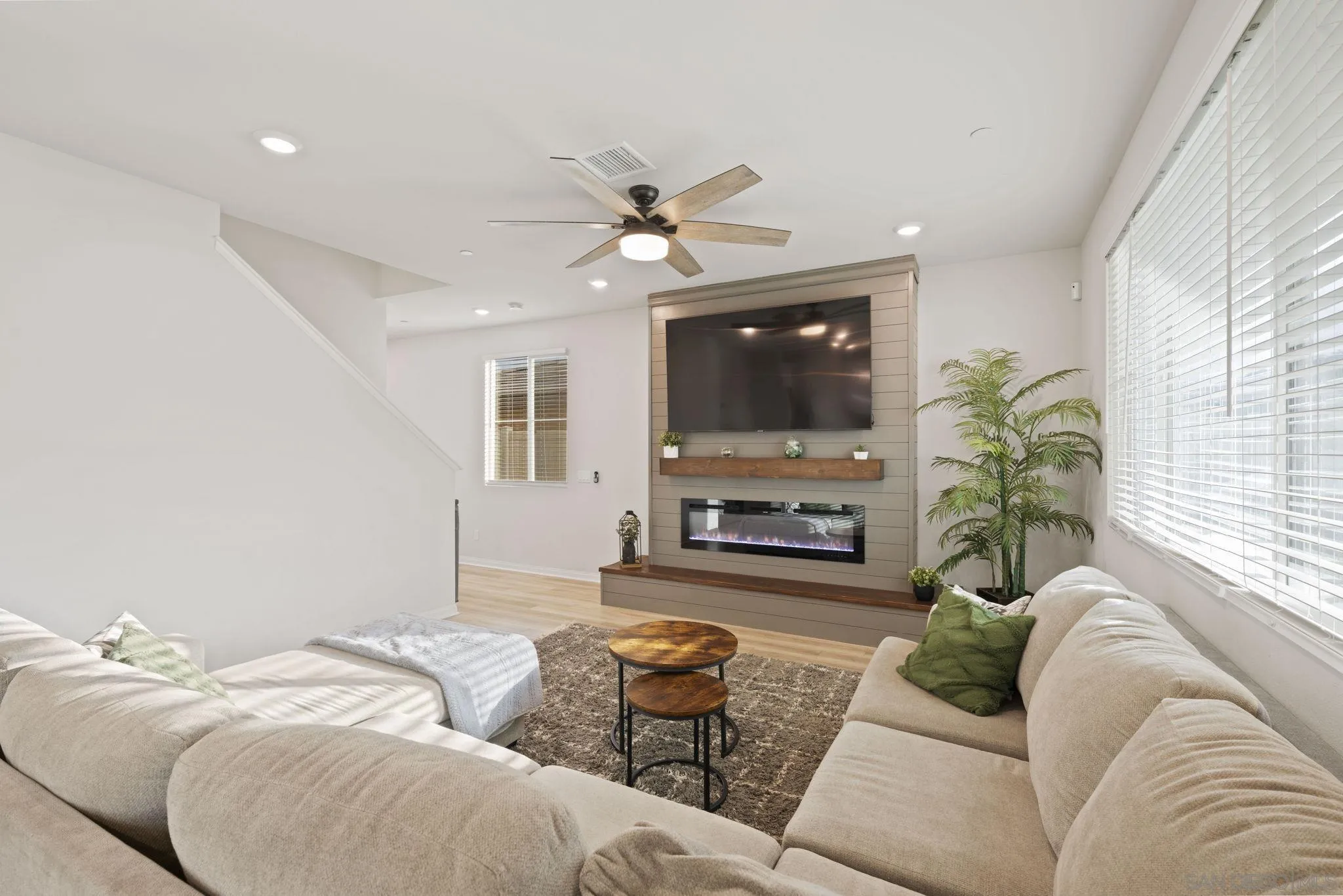 https://cdn.realtyfeed.com/cdn/127/260004220/5adc4b46e85b8ec6c6d5820cf844cb1c.webp