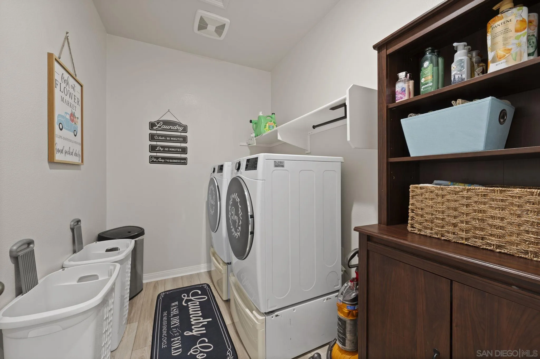 https://cdn.realtyfeed.com/cdn/127/260004220/7f6d1083bb5a9b75de4dabf6fd8c11bd.webp