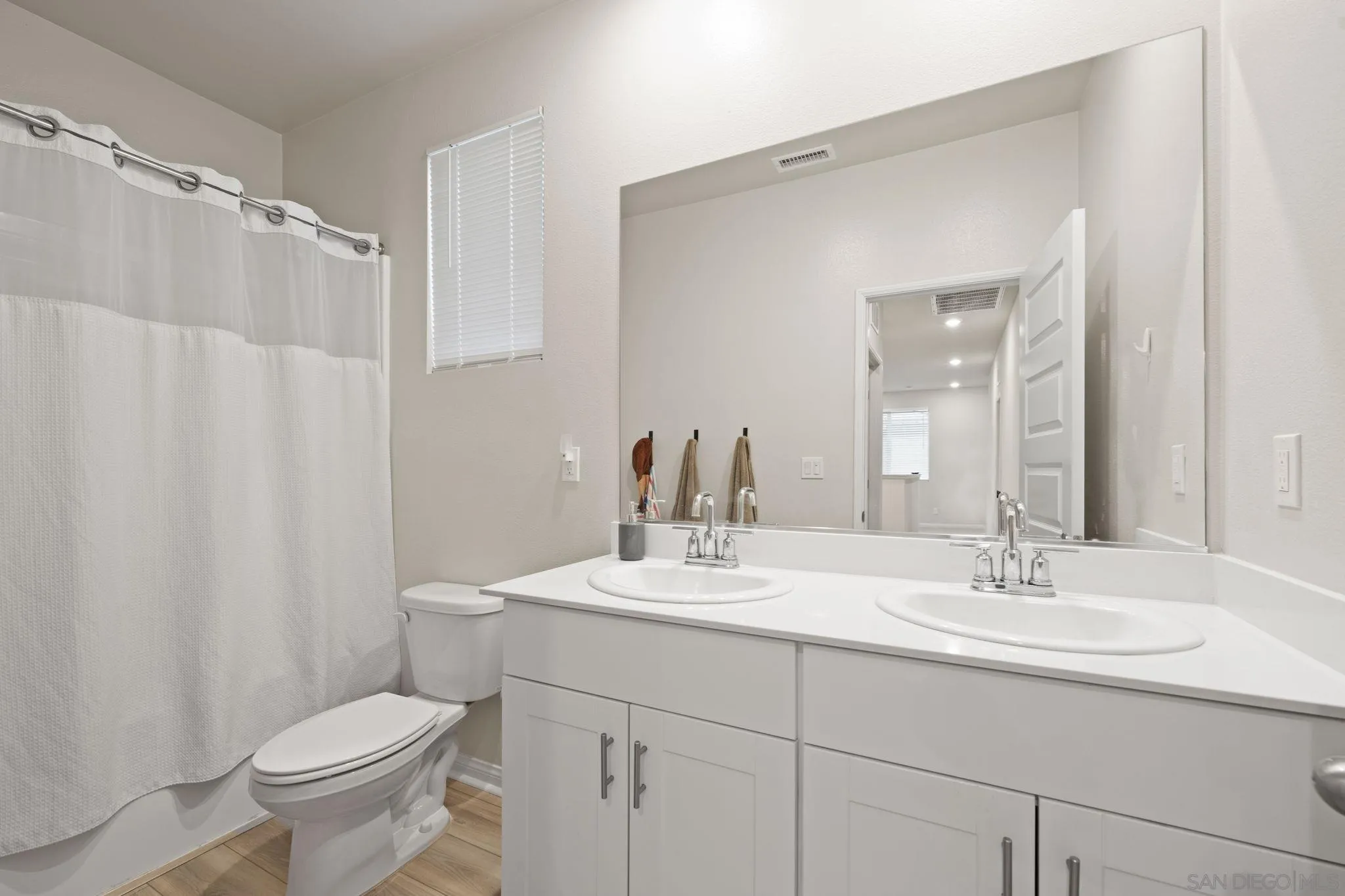 https://cdn.realtyfeed.com/cdn/127/260004220/9f9a9e085166e325b72e1cd89067fde8.webp
