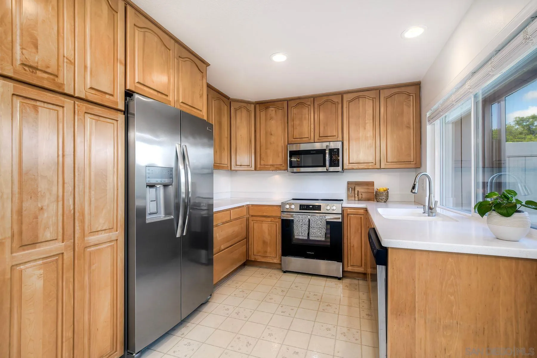 https://cdn.realtyfeed.com/cdn/127/260004230/90968ad70dc09feabc5beb0416ab4f0c.webp