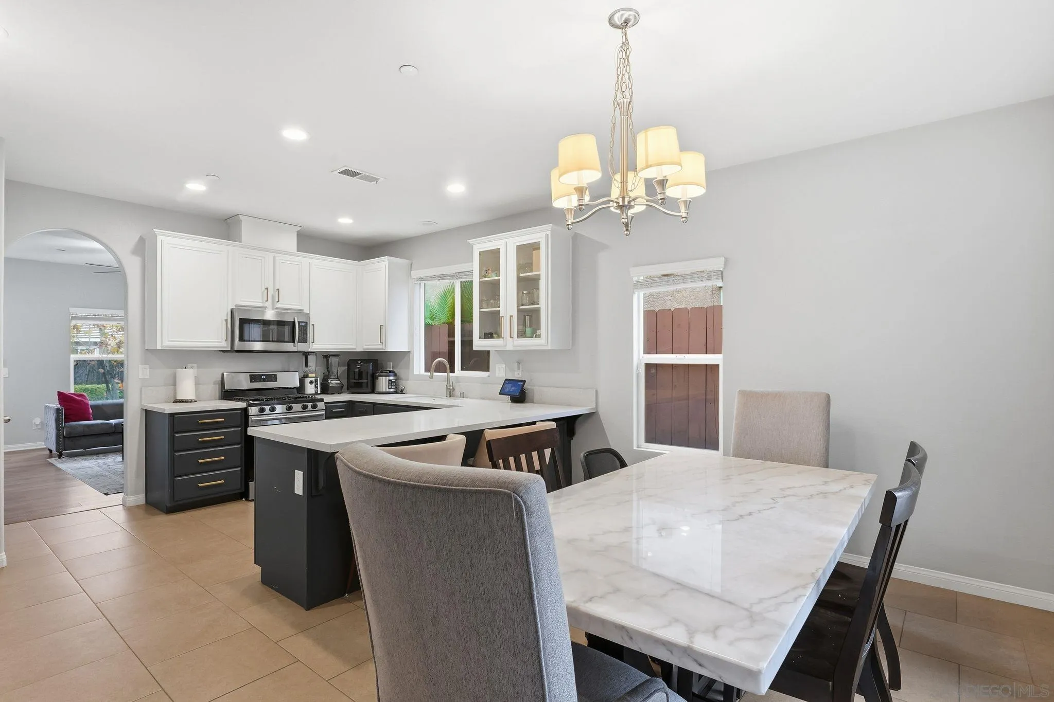 https://cdn.realtyfeed.com/cdn/127/260004232/3e3ac38f8c7245e81a6c3ba97d19e251.webp